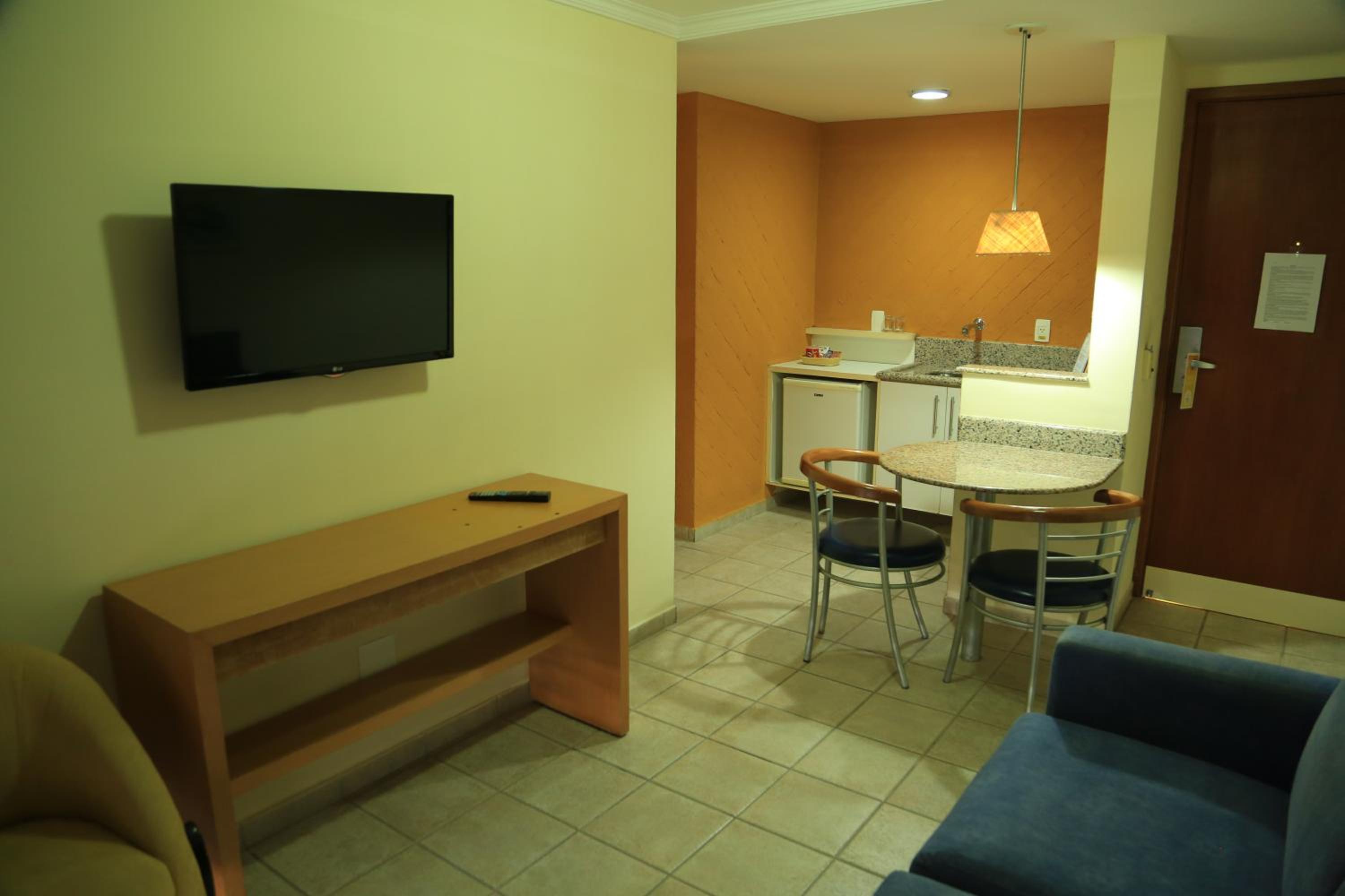 Luxury Apartment - Photo 4