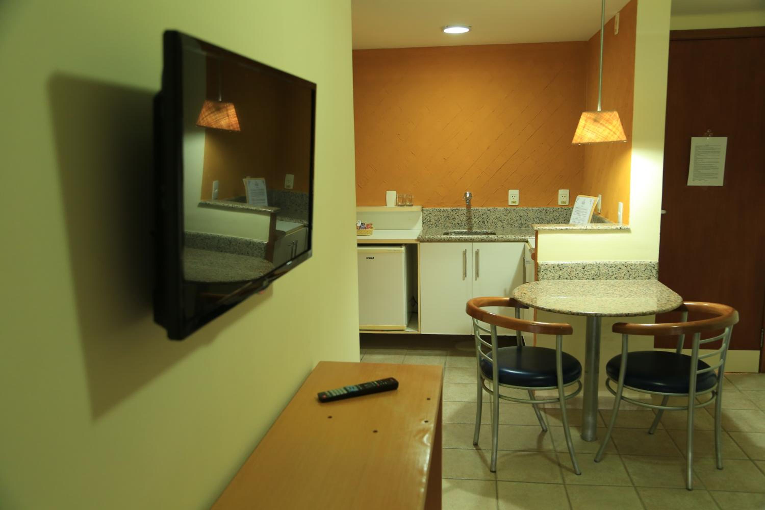 Luxury Apartment - Photo 8