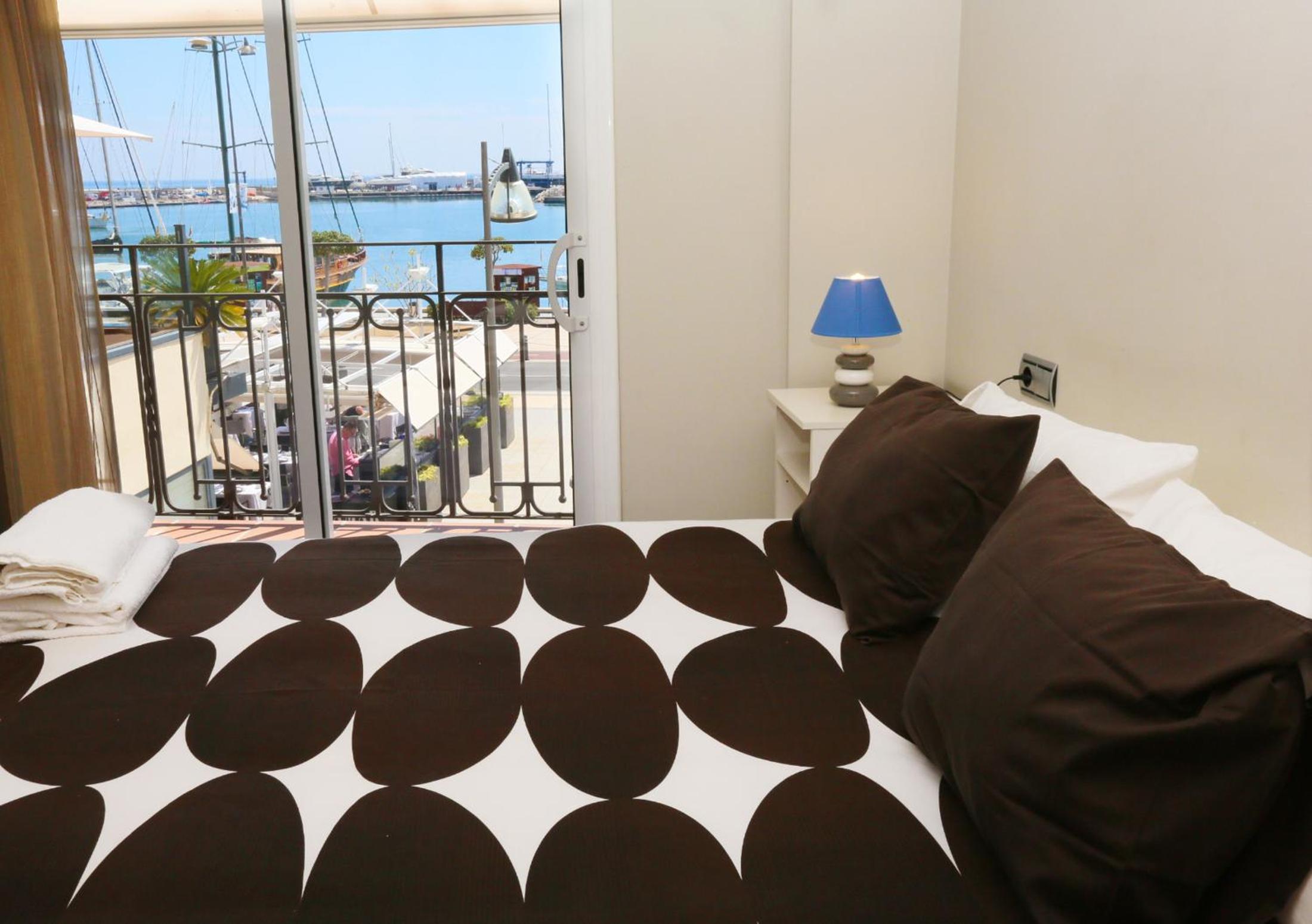 One-Bedroom Apartment with Sea View photo 3