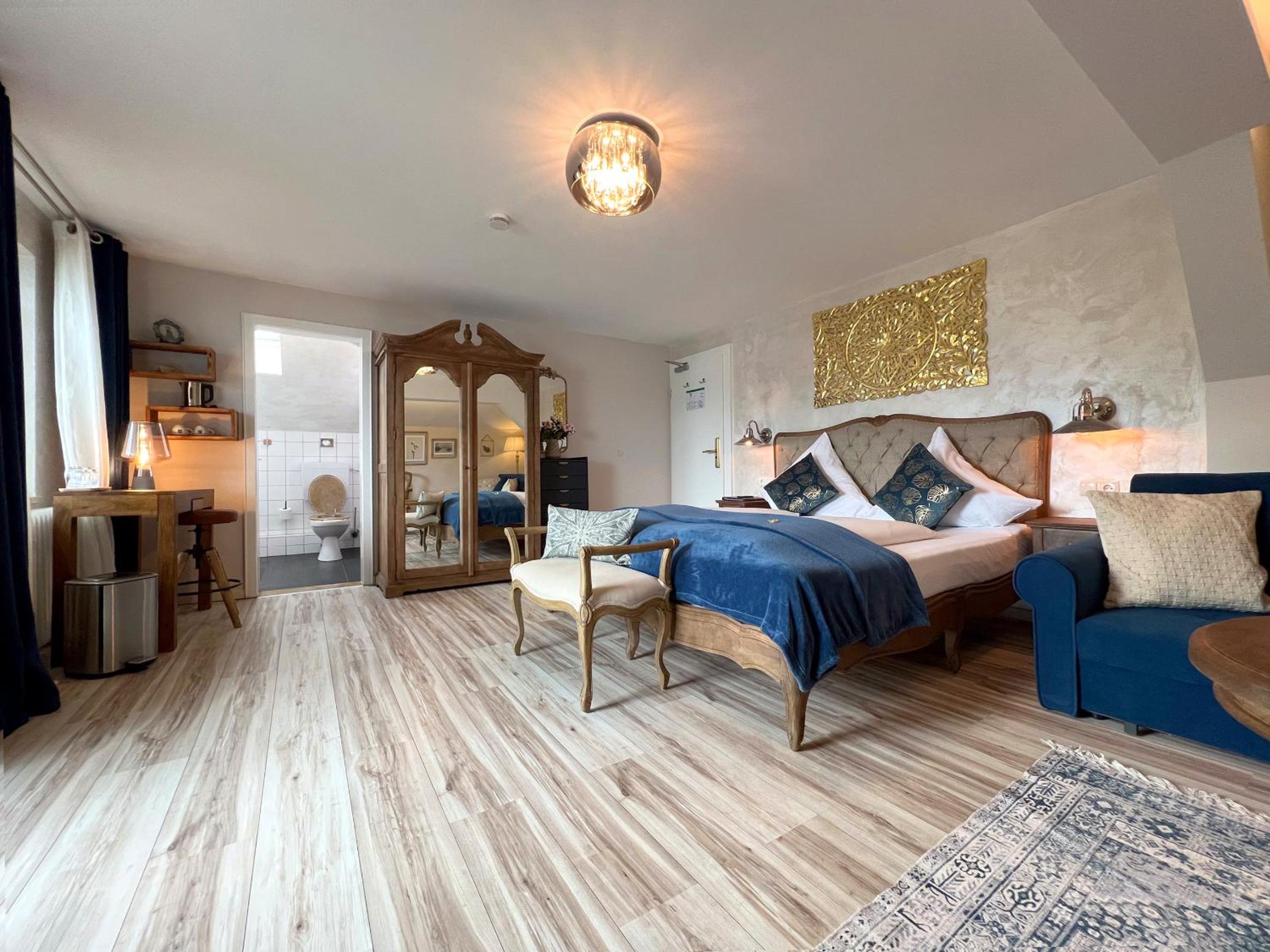 Large Double Room with lake view and balcony - Photo 14