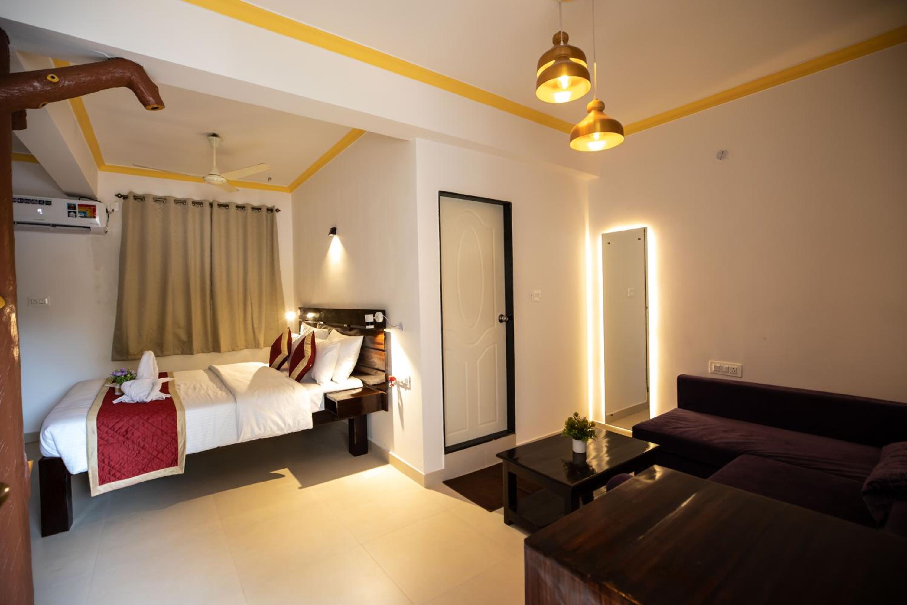 Queen Suite with Spa Bath photo 1