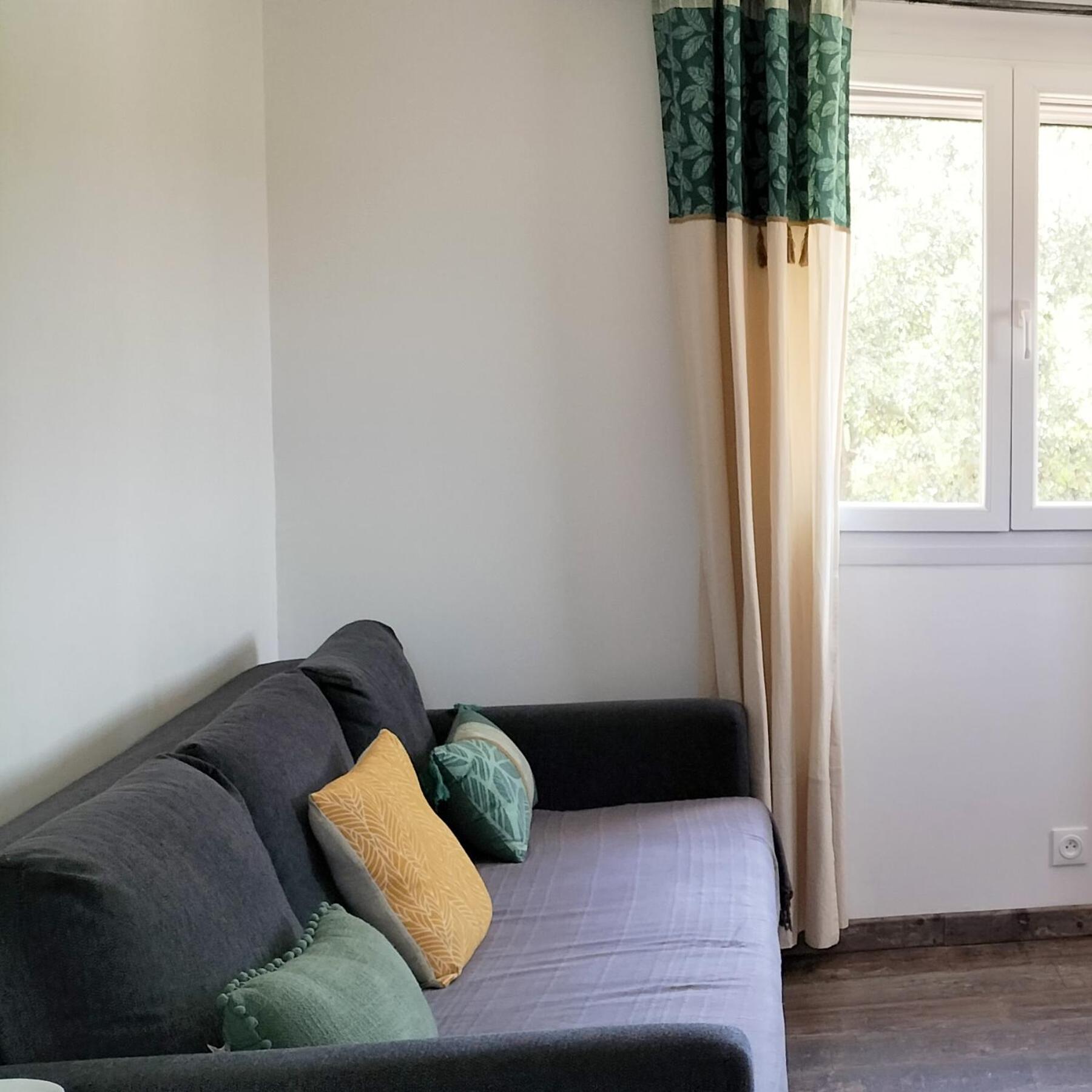 One-Bedroom Apartment - Photo 11