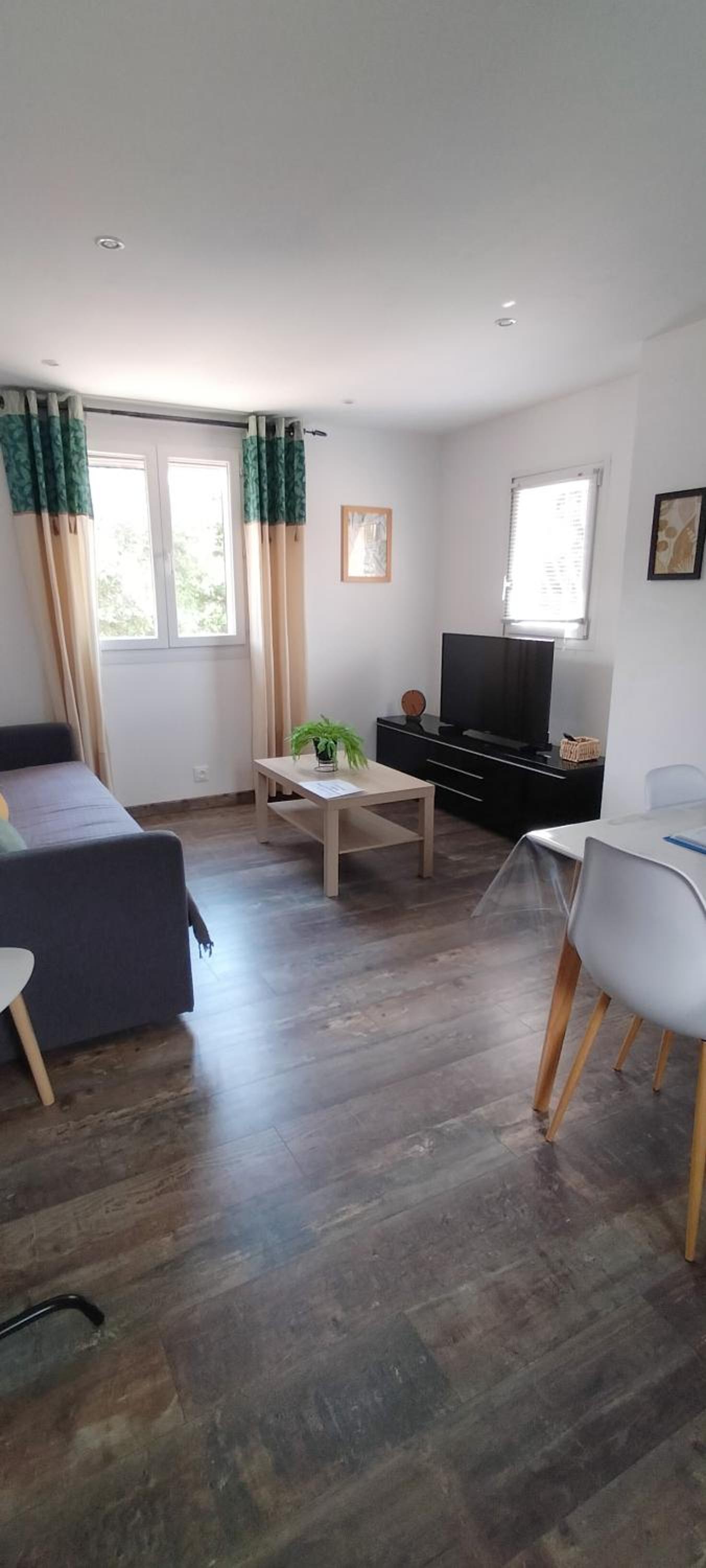 One-Bedroom Apartment - Photo 12