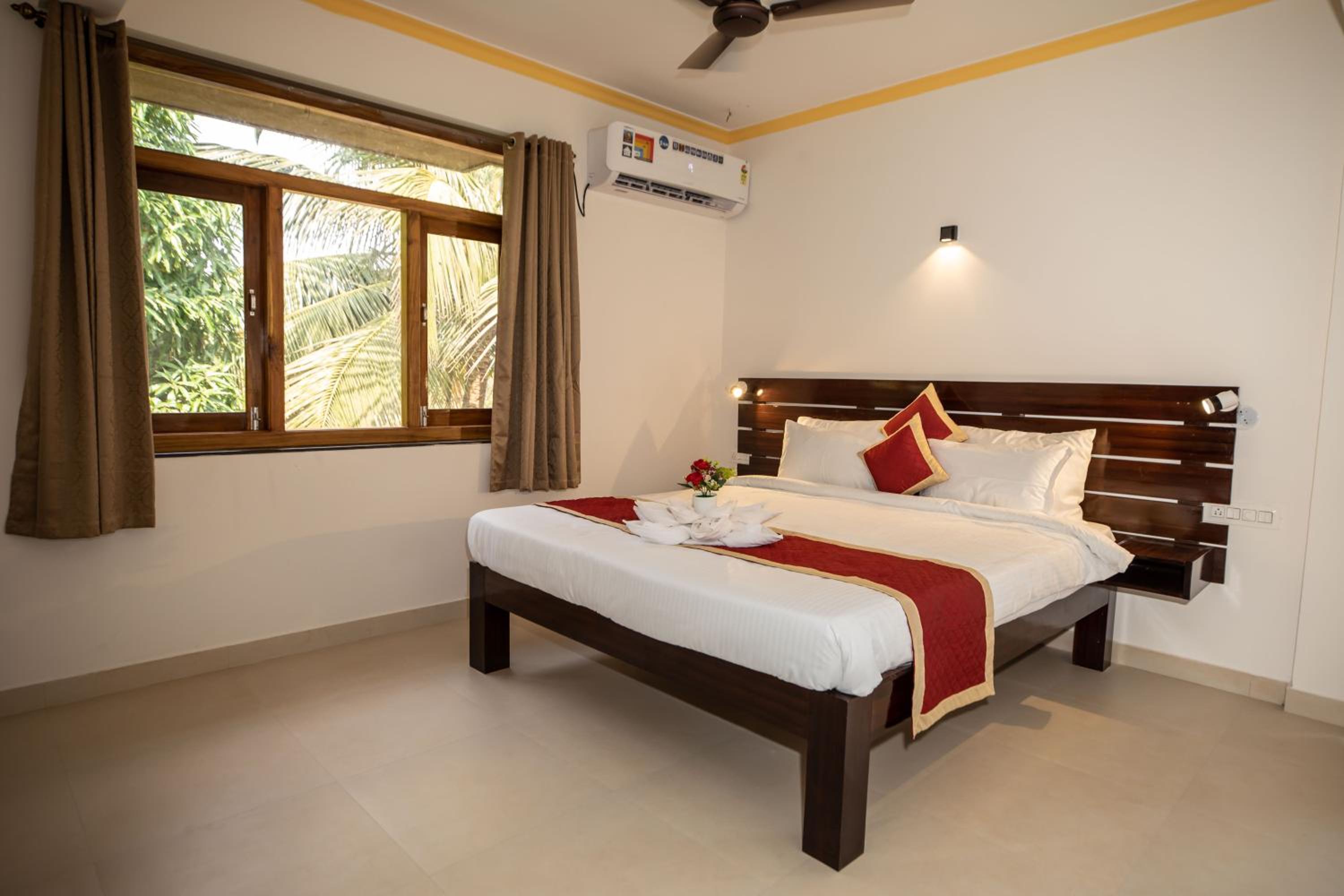 King Suite with Spa Bath - Photo 12