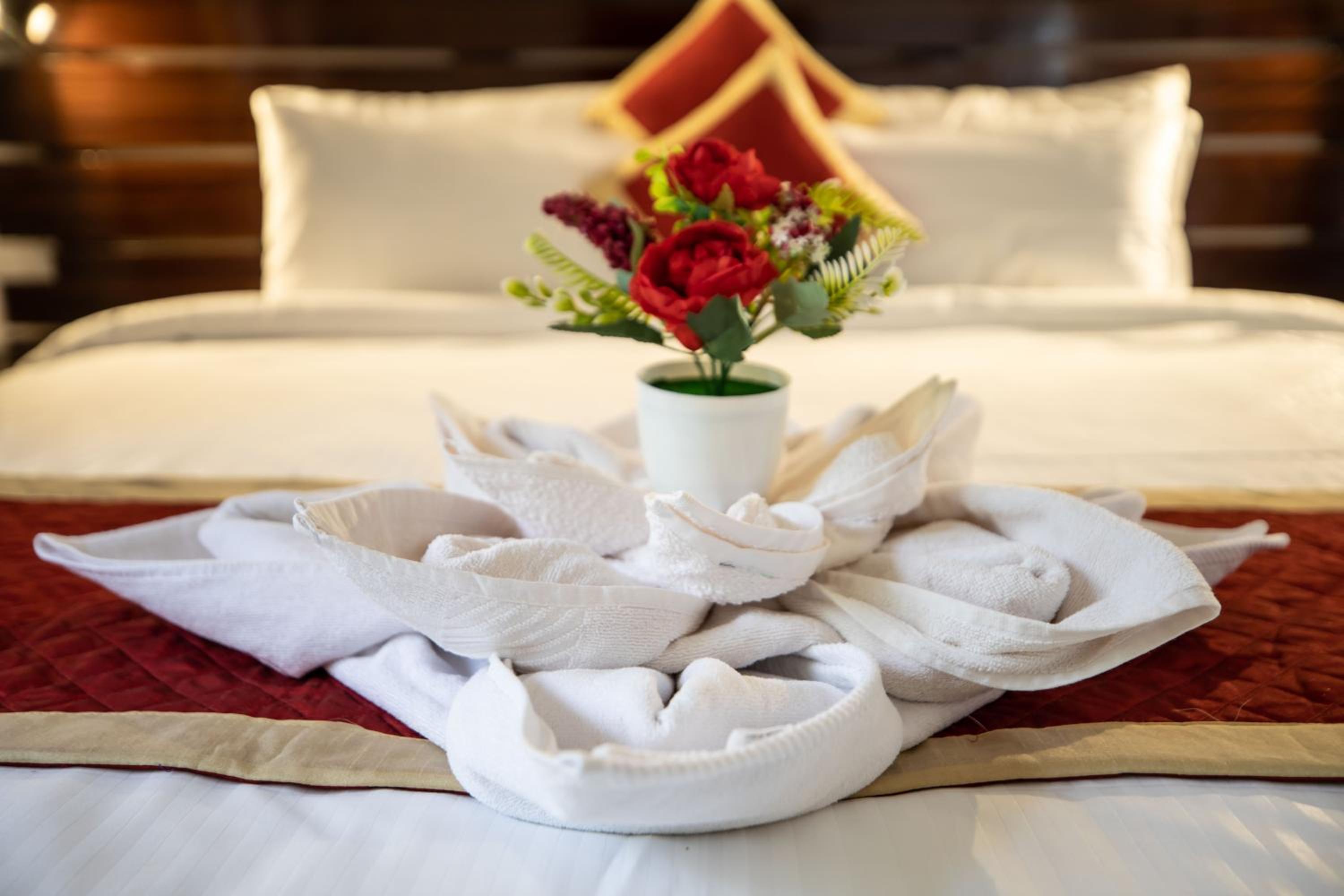 King Suite with Spa Bath - Photo 14