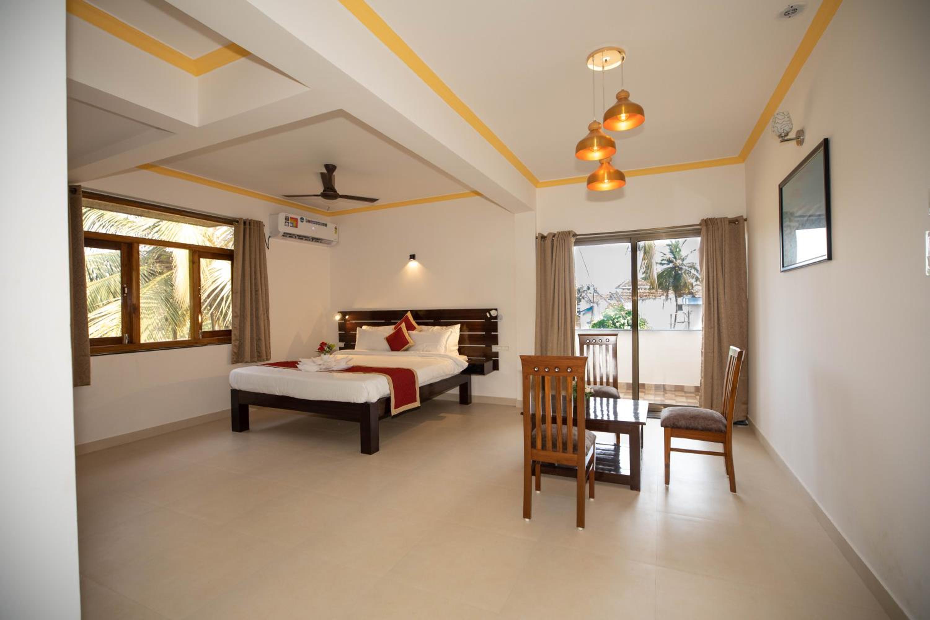 King Suite with Spa Bath - Photo 1