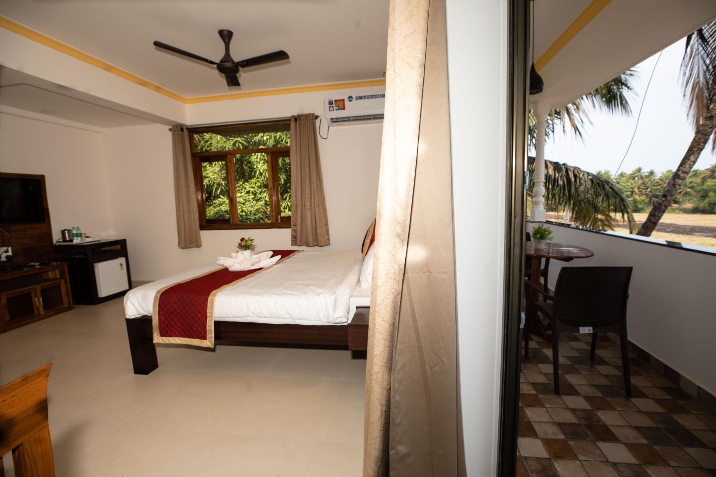 King Suite with Spa Bath - Photo 19