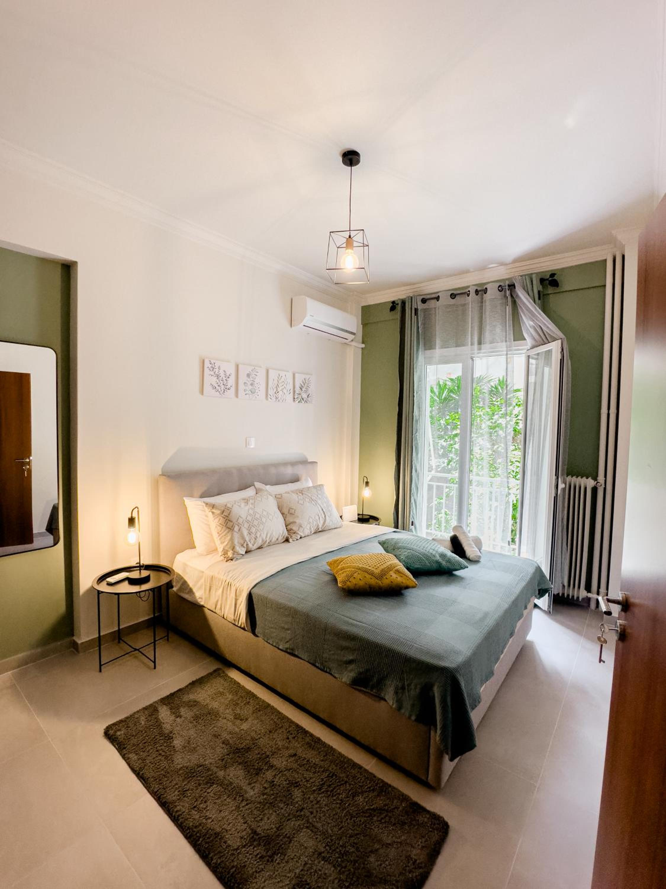 One-Bedroom Apartment photo 2