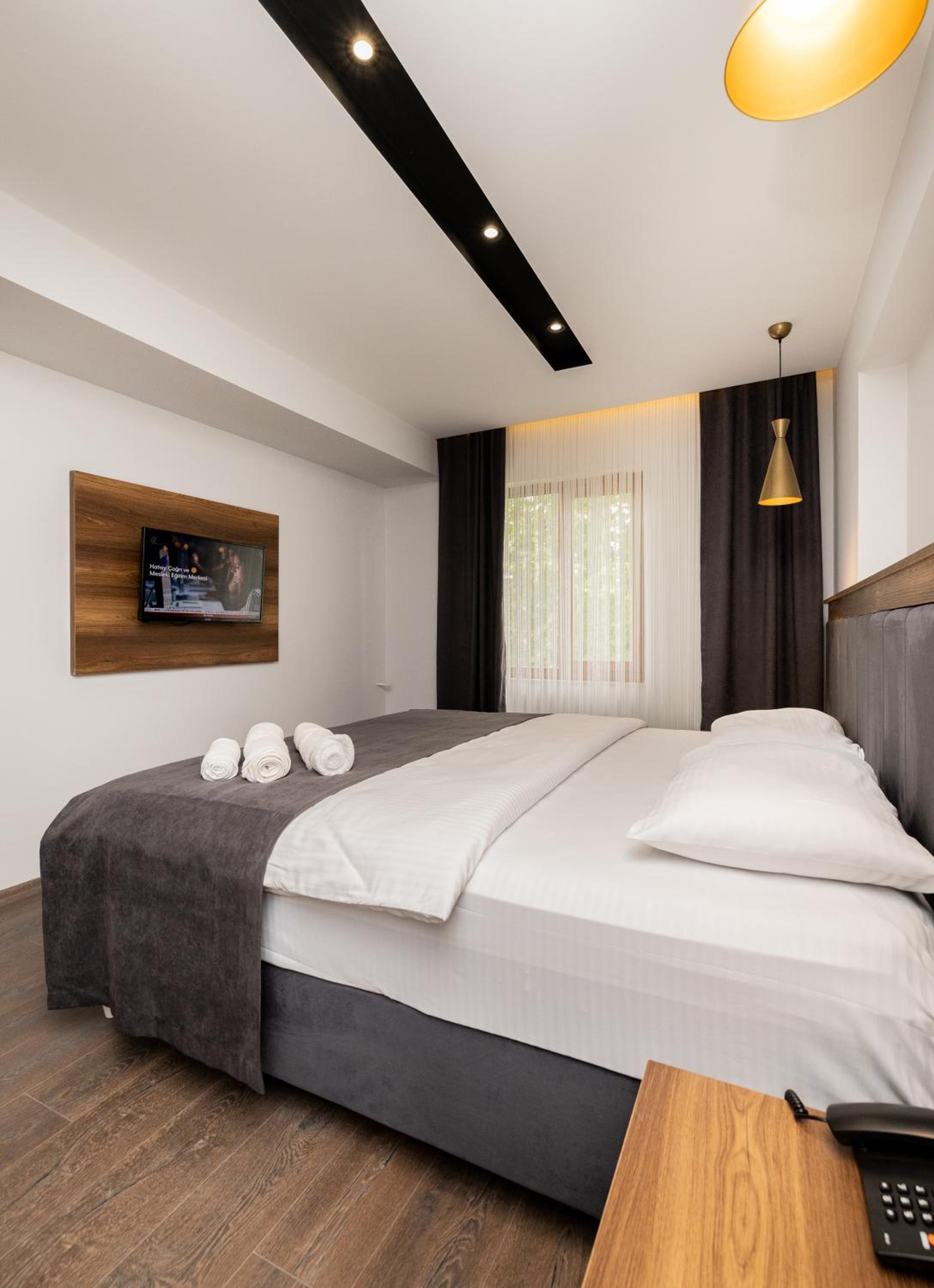 Deluxe Double Room (2 Adults + 1 Child) - Photo 7