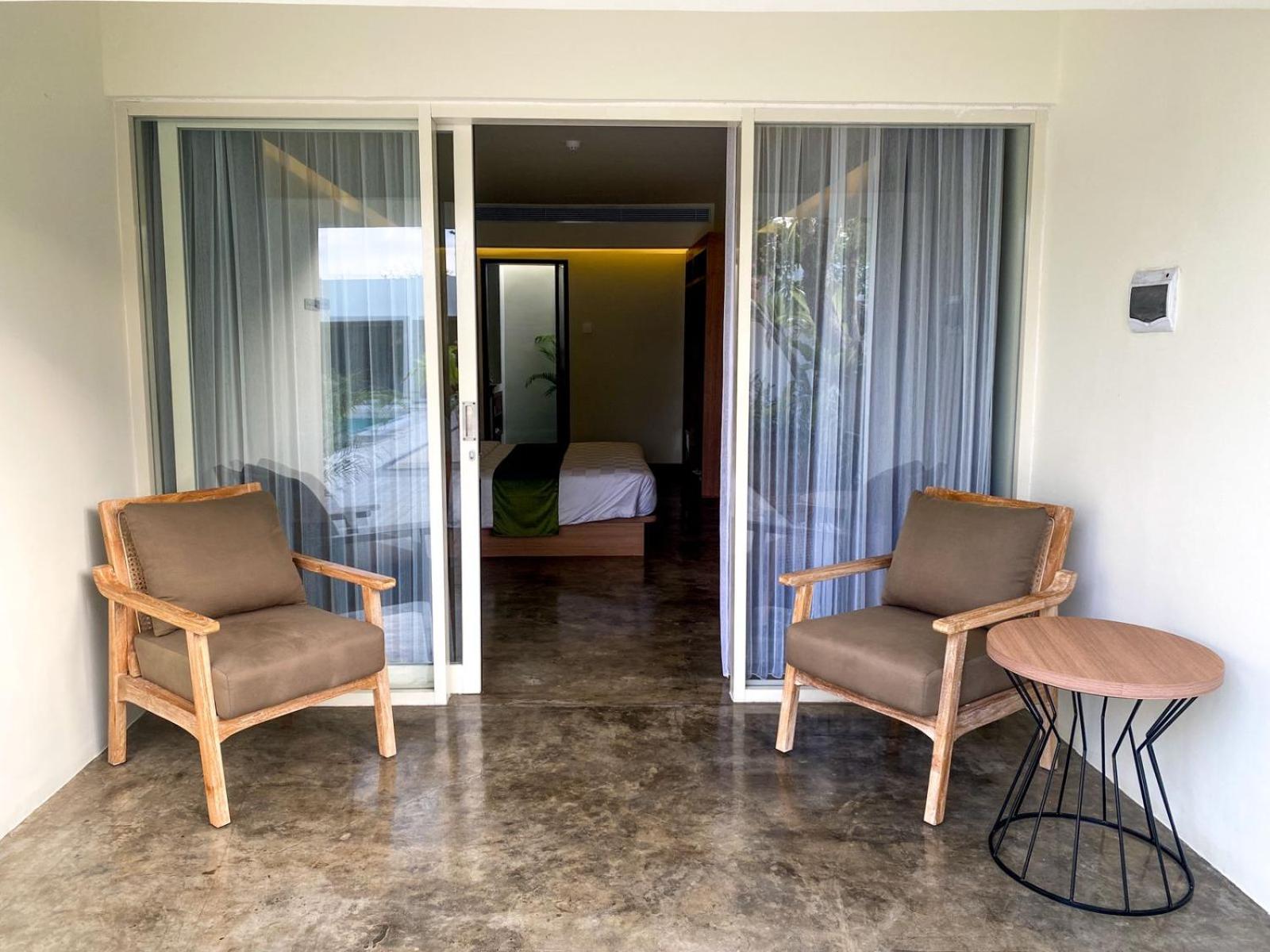 Queen Room with Pool View - Photo 3