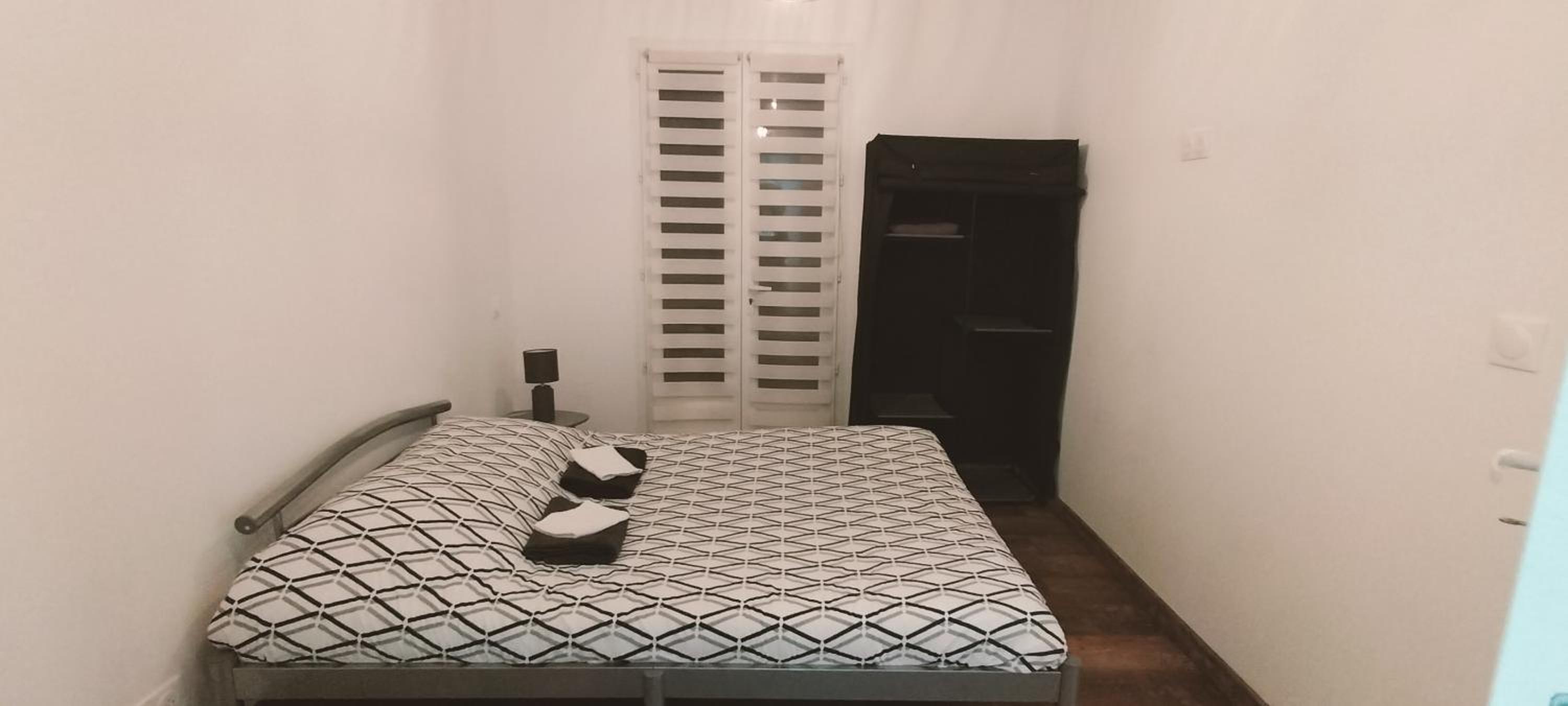 One-Bedroom Apartment - Photo 14