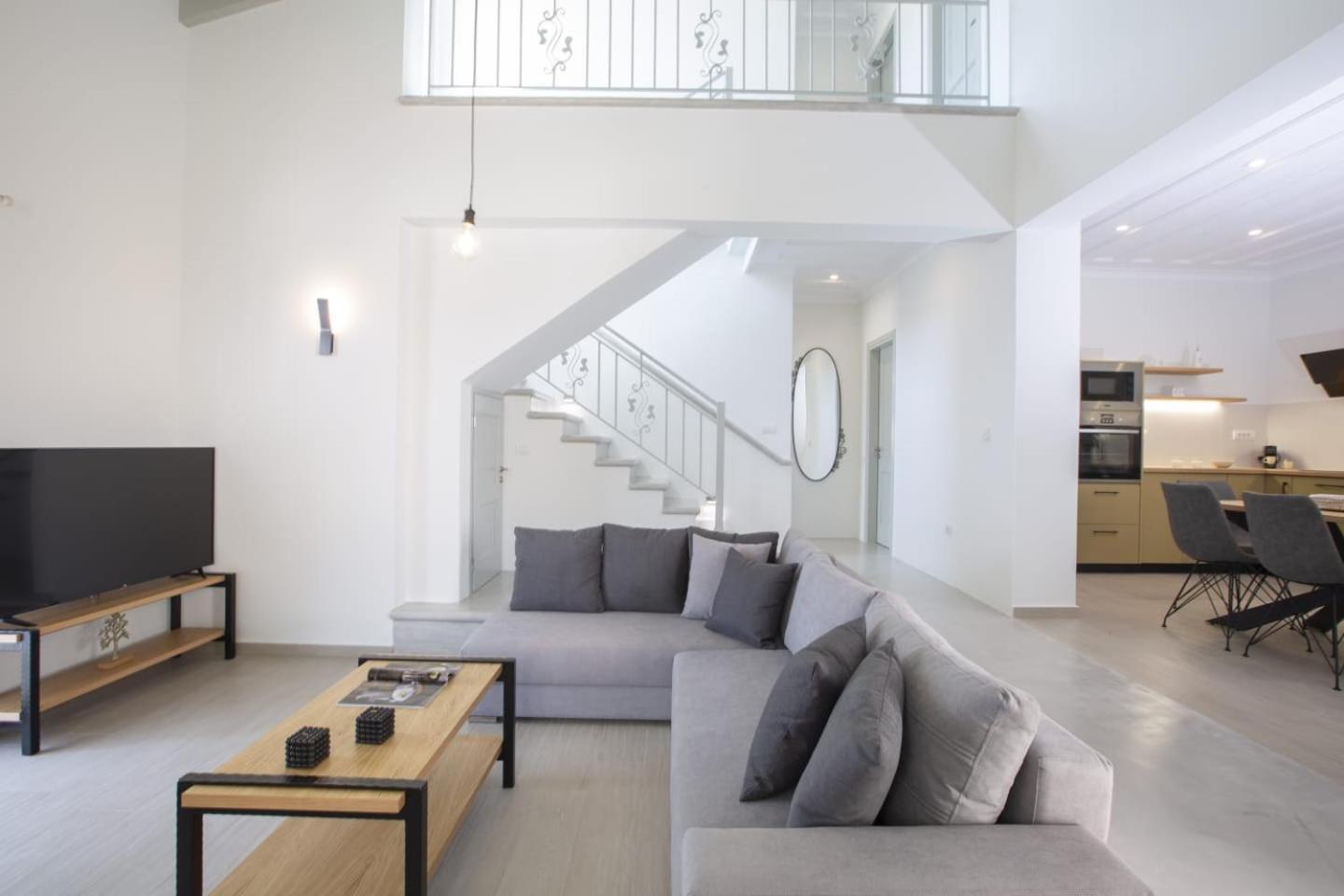Three-Bedroom Villa photo 1