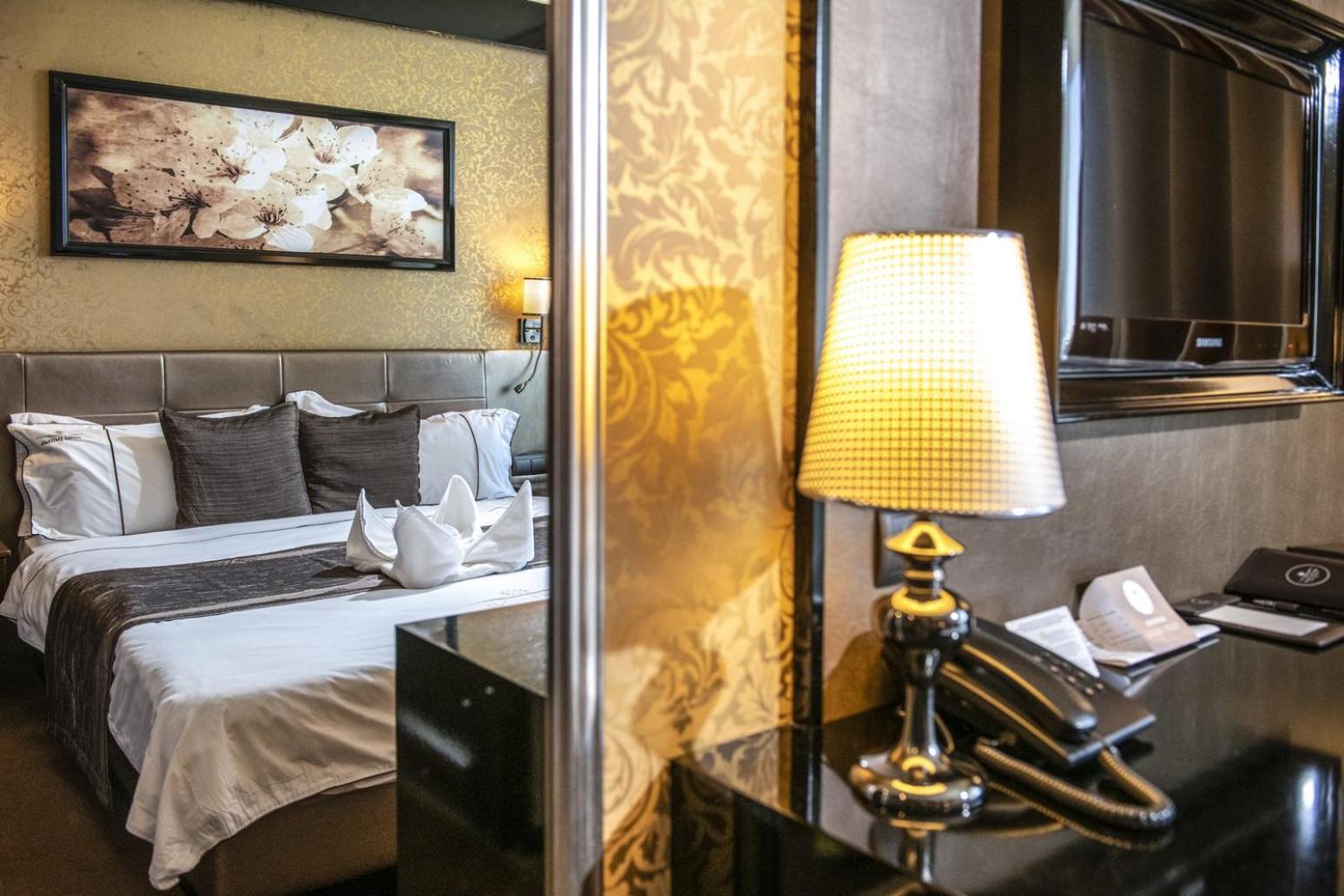Classic Double Room with Balcony - Photo 1