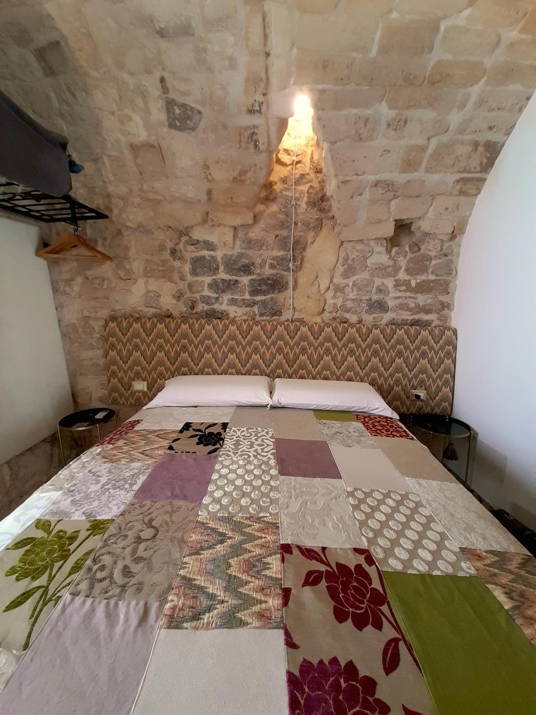 One-Bedroom House - Photo 9