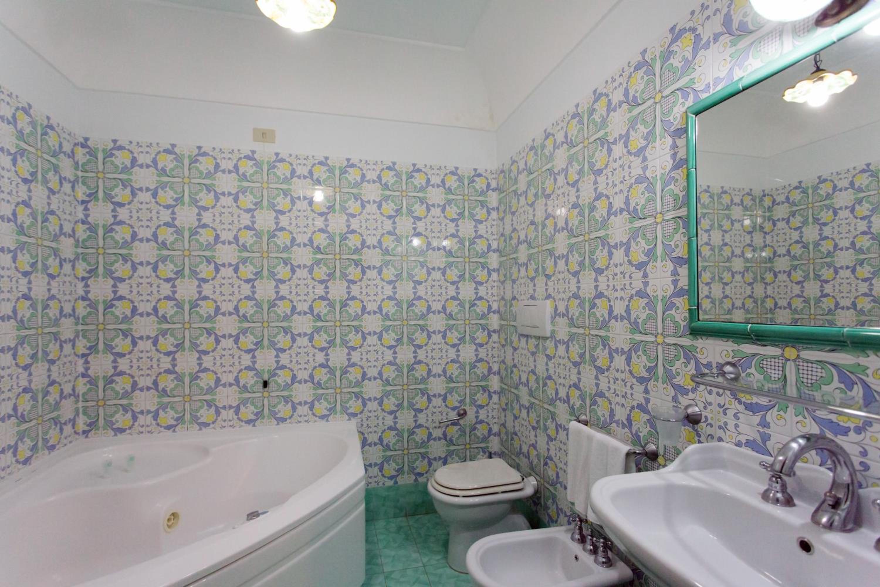 Double Room with Spa Bath photo 3