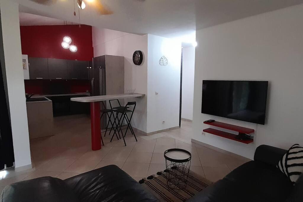 Three-Bedroom House photo 2