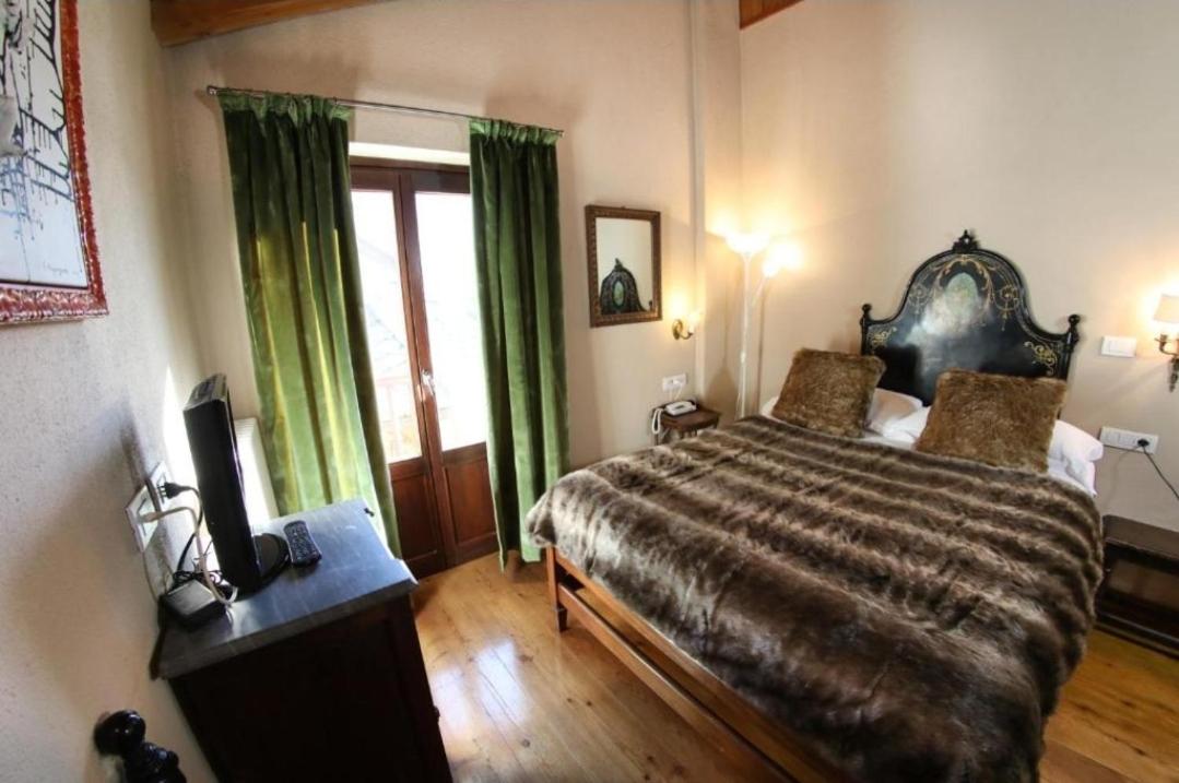 Small Double Or Twin Room