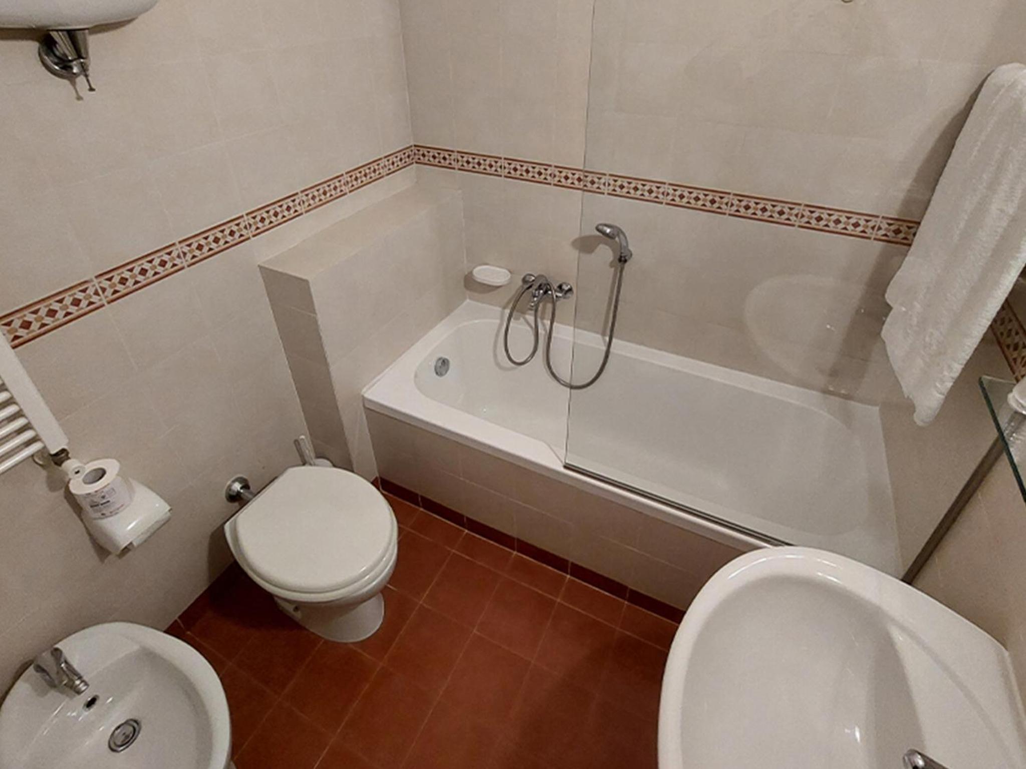 Double or Twin Room - Photo 6