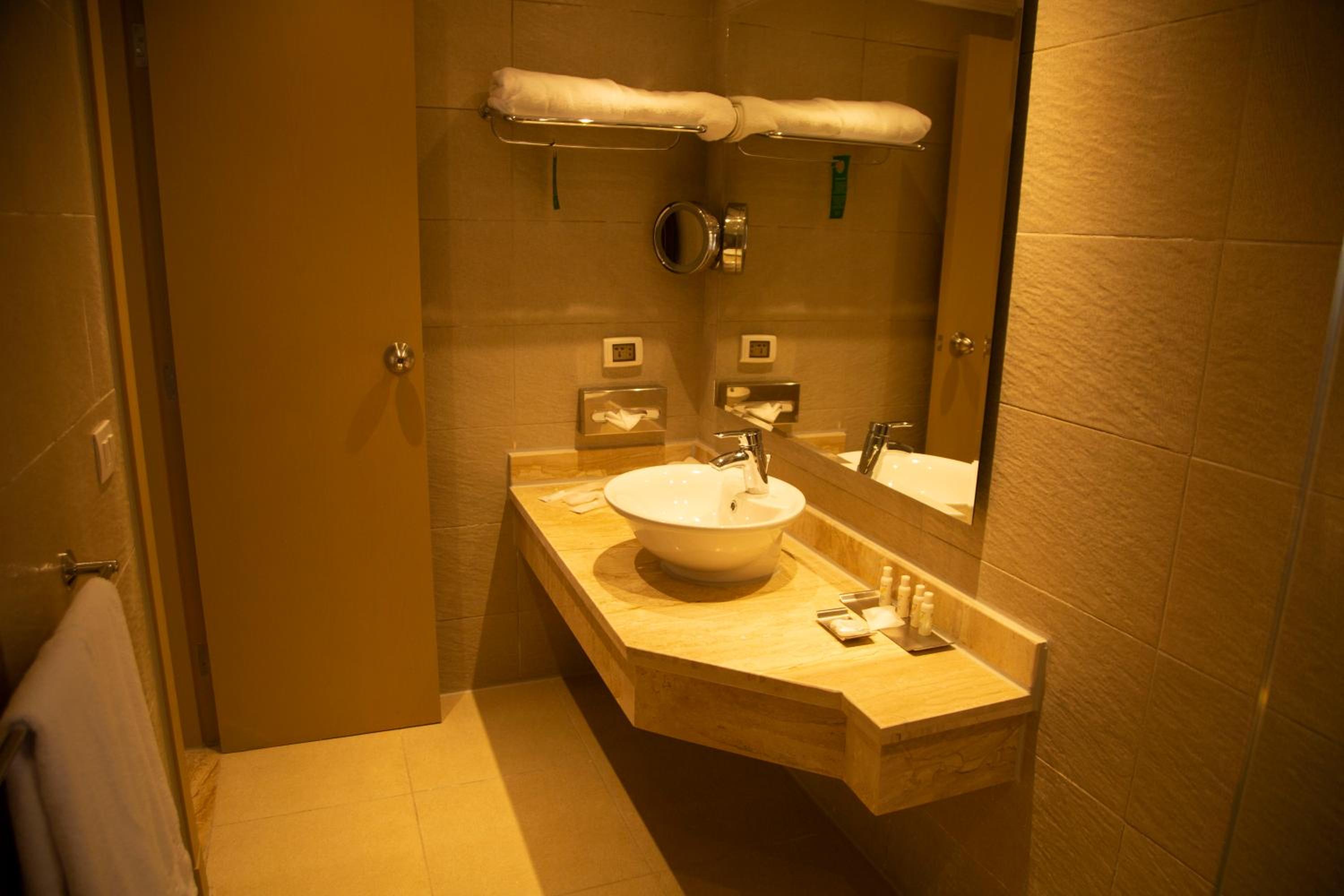 Twin Room with Garden View - Photo 3