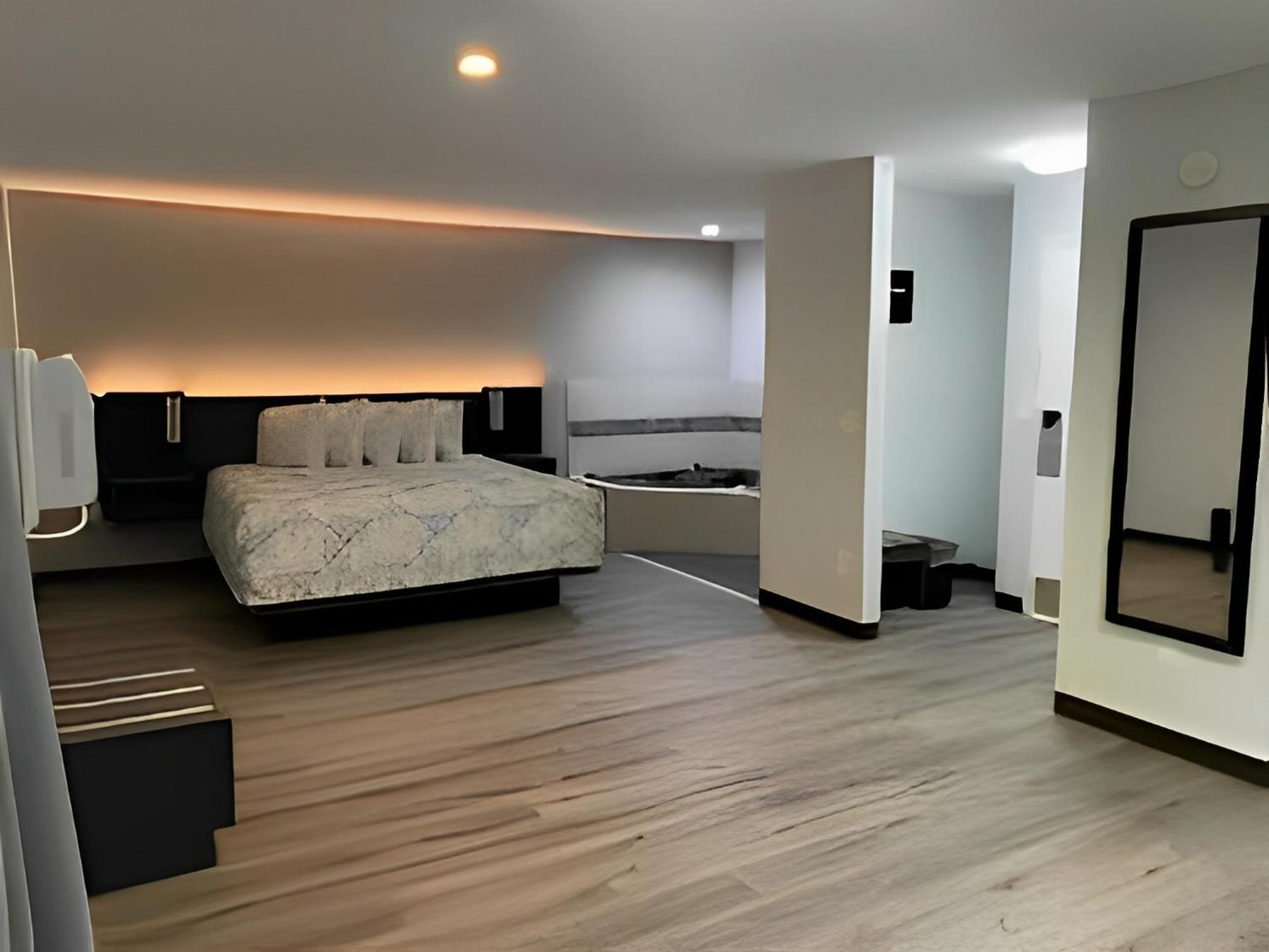King Room with Spa Bath - Non-Smoking - Photo 1