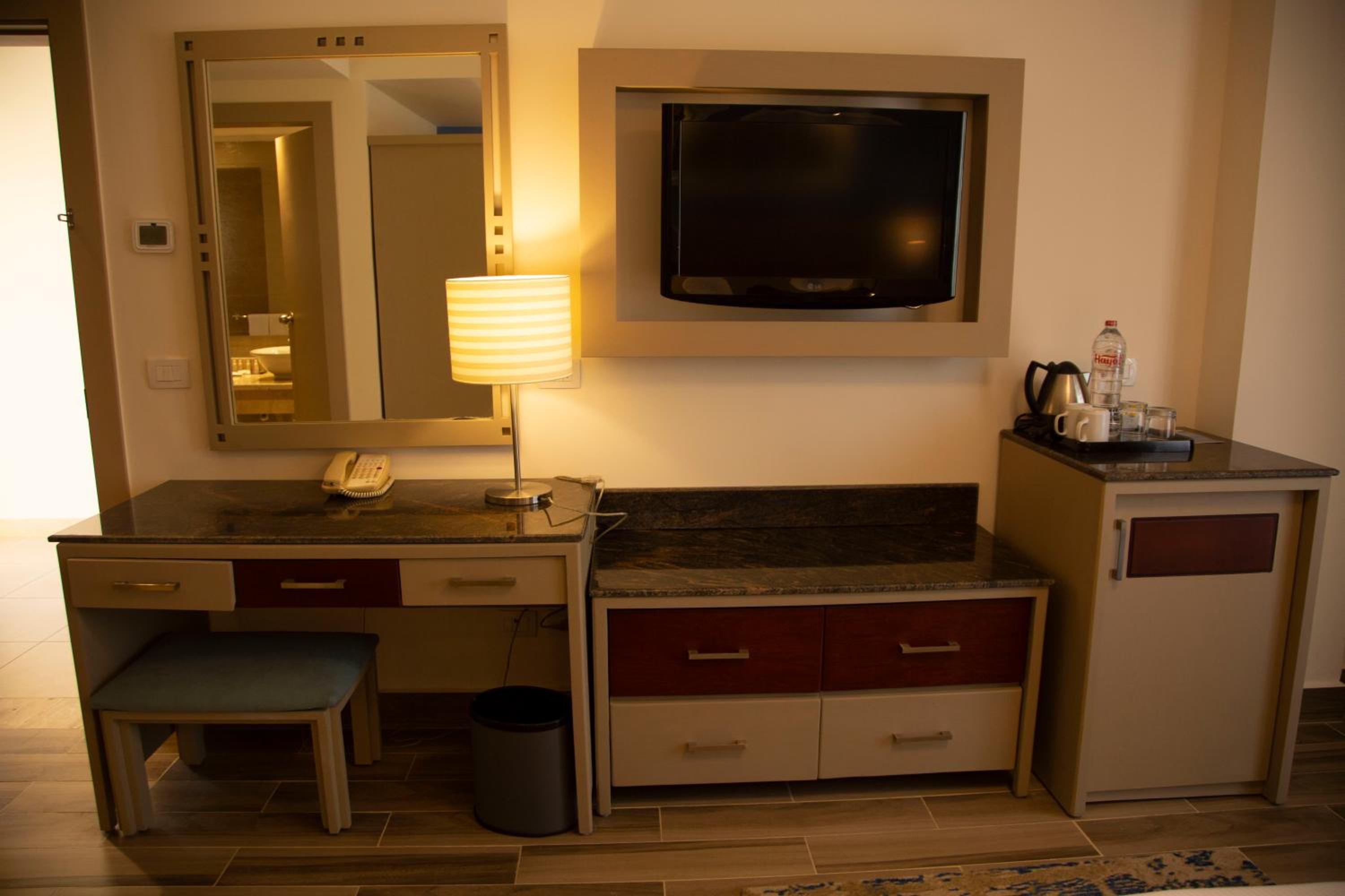 Twin Room with Garden View - Photo 5