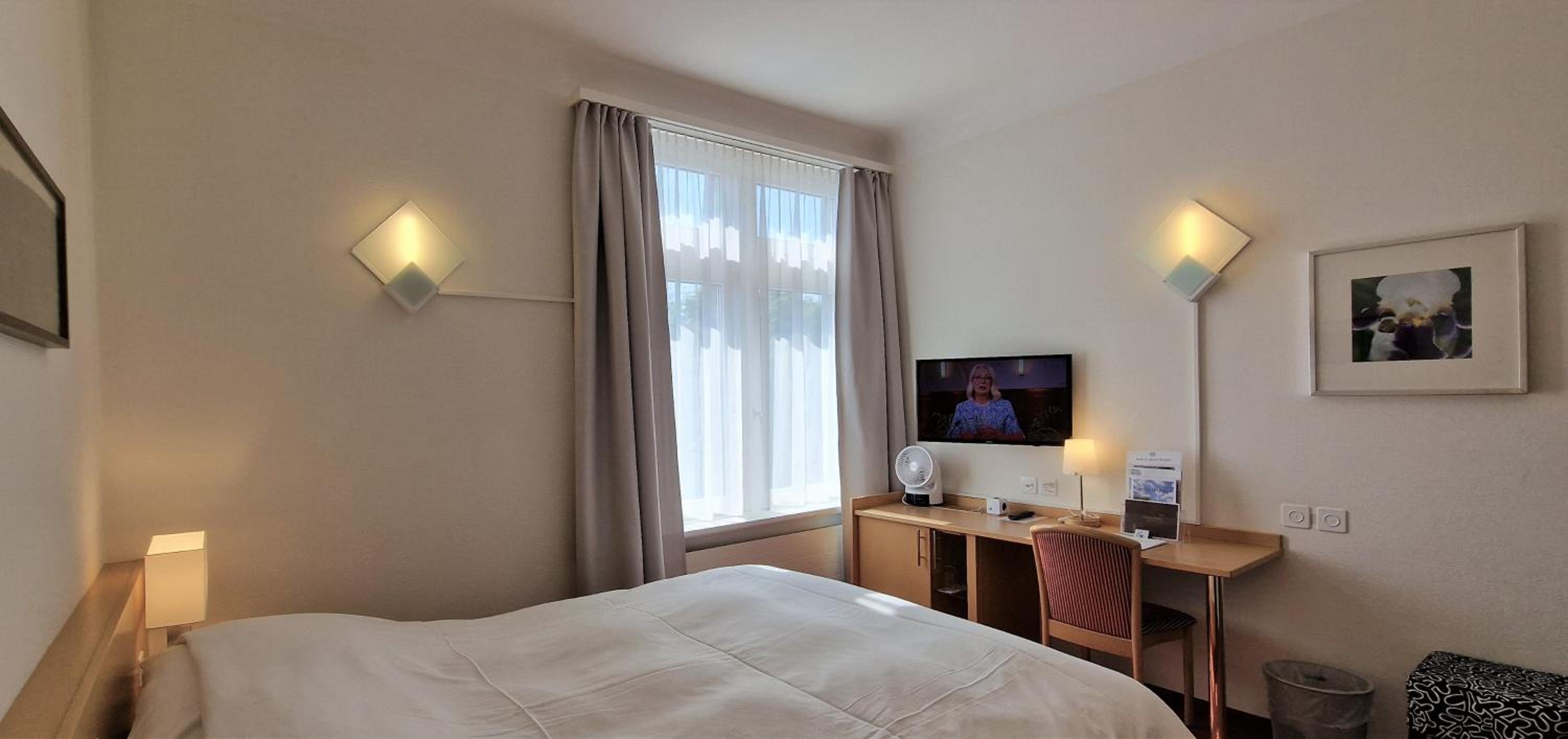Standard Queen Room