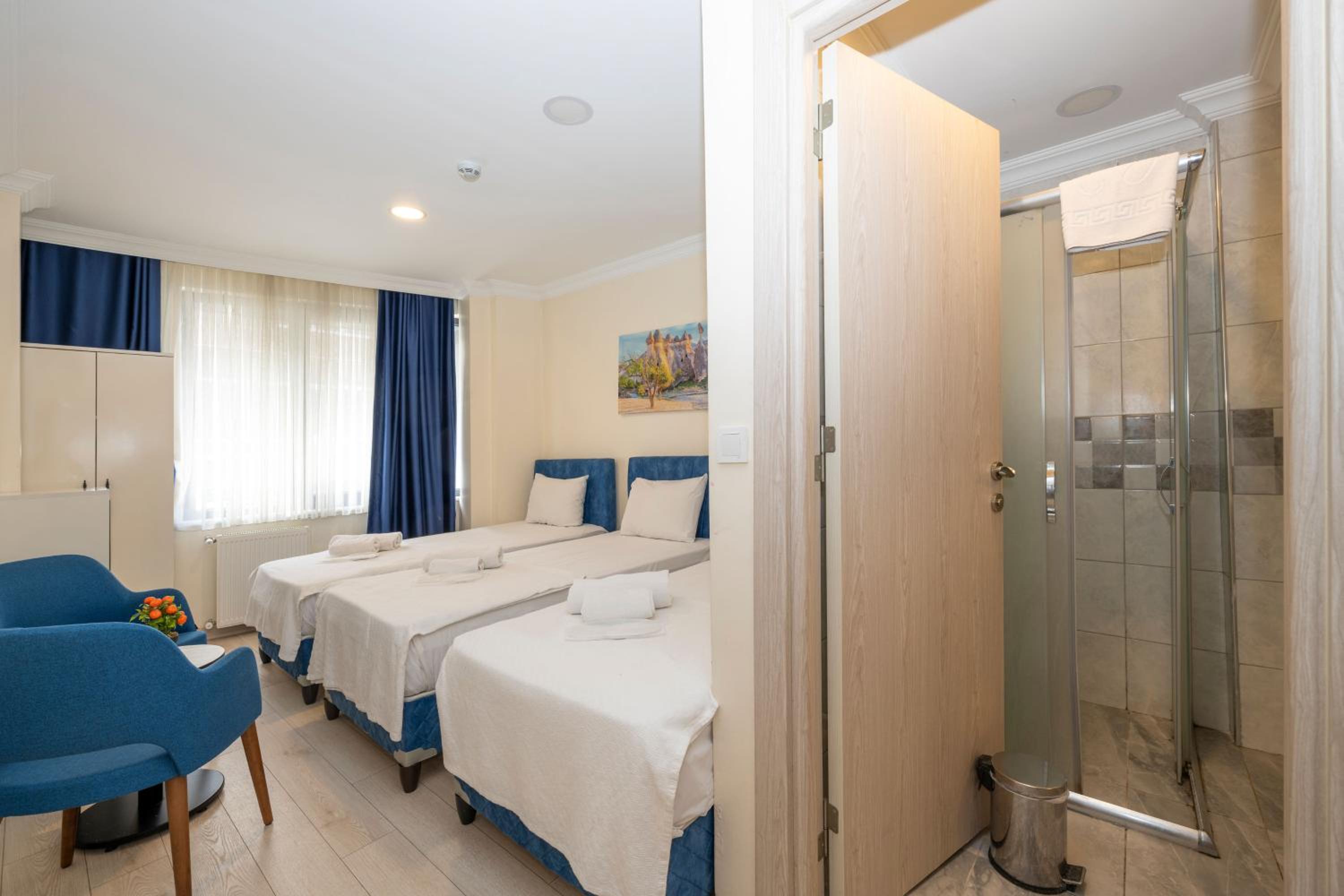 Standard Triple Room photo 2
