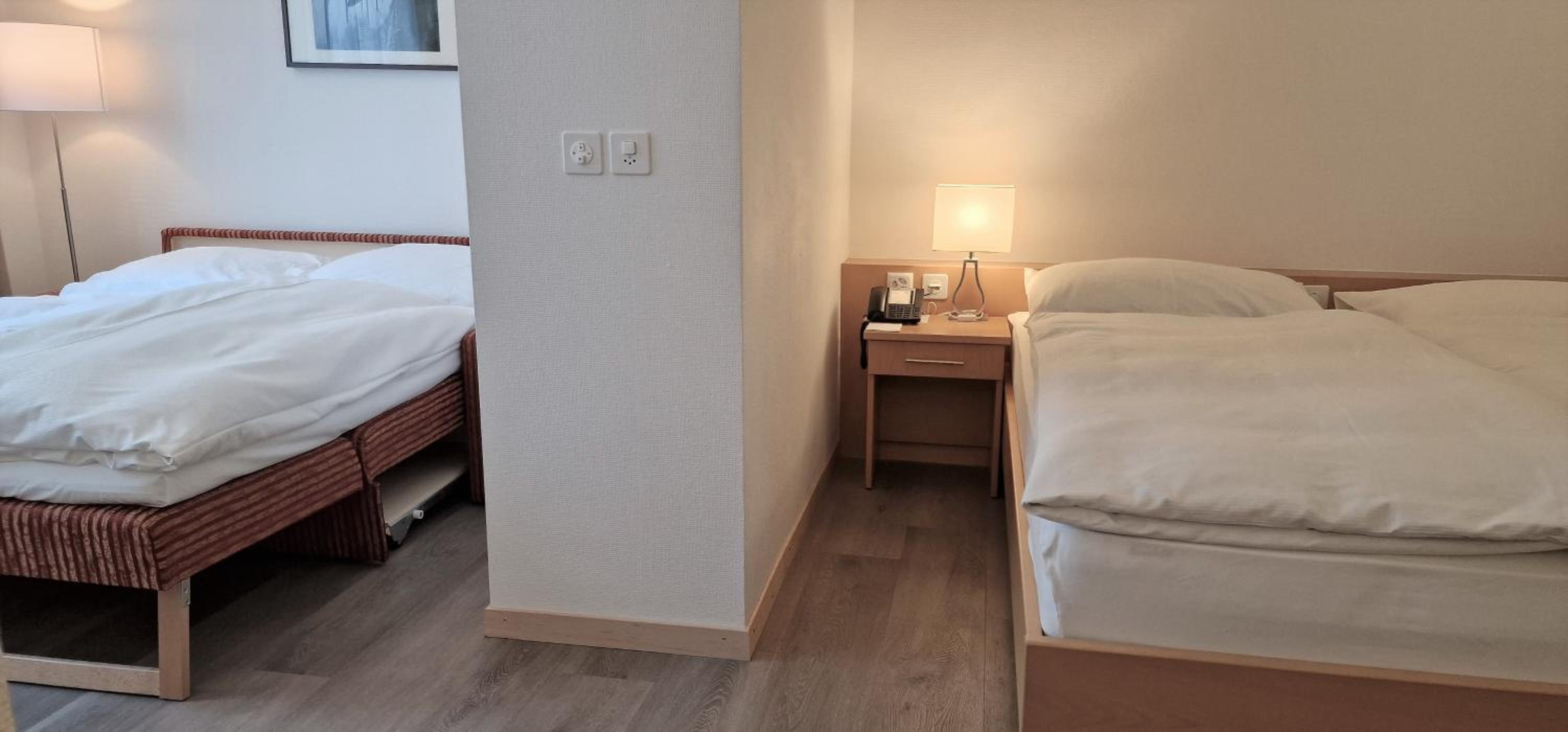 Twin Room with Extra Bed photo 3