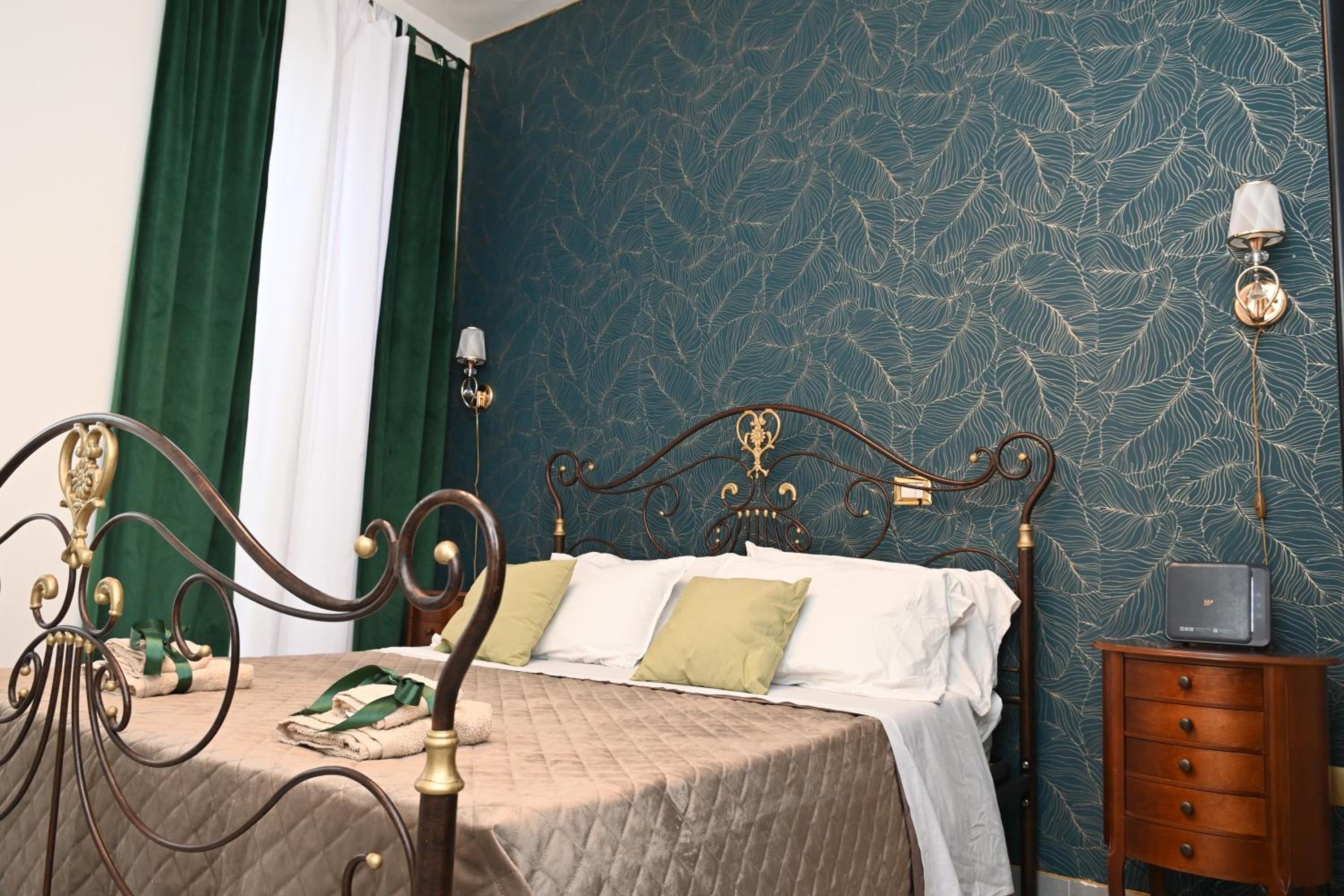 Double Room with Spa Bath photo 2