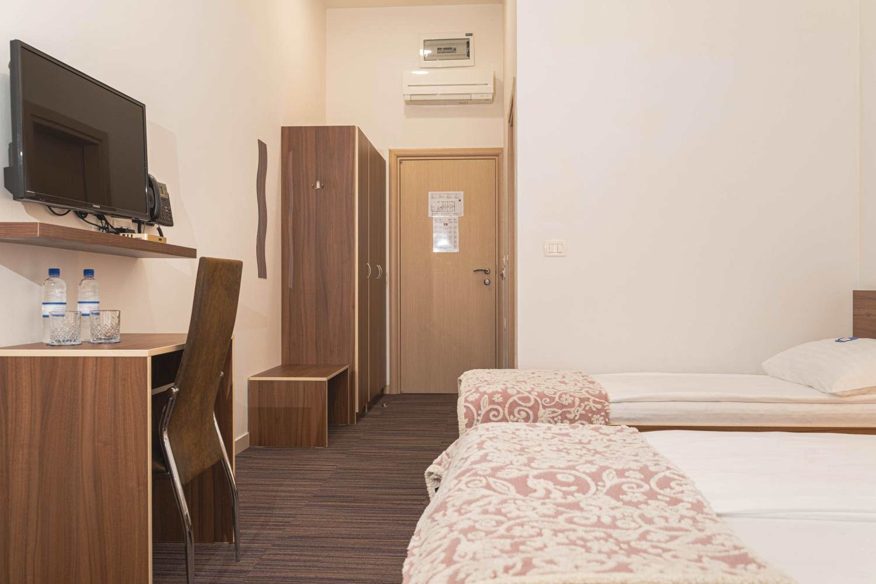 Triple Room with Garden View photo 2