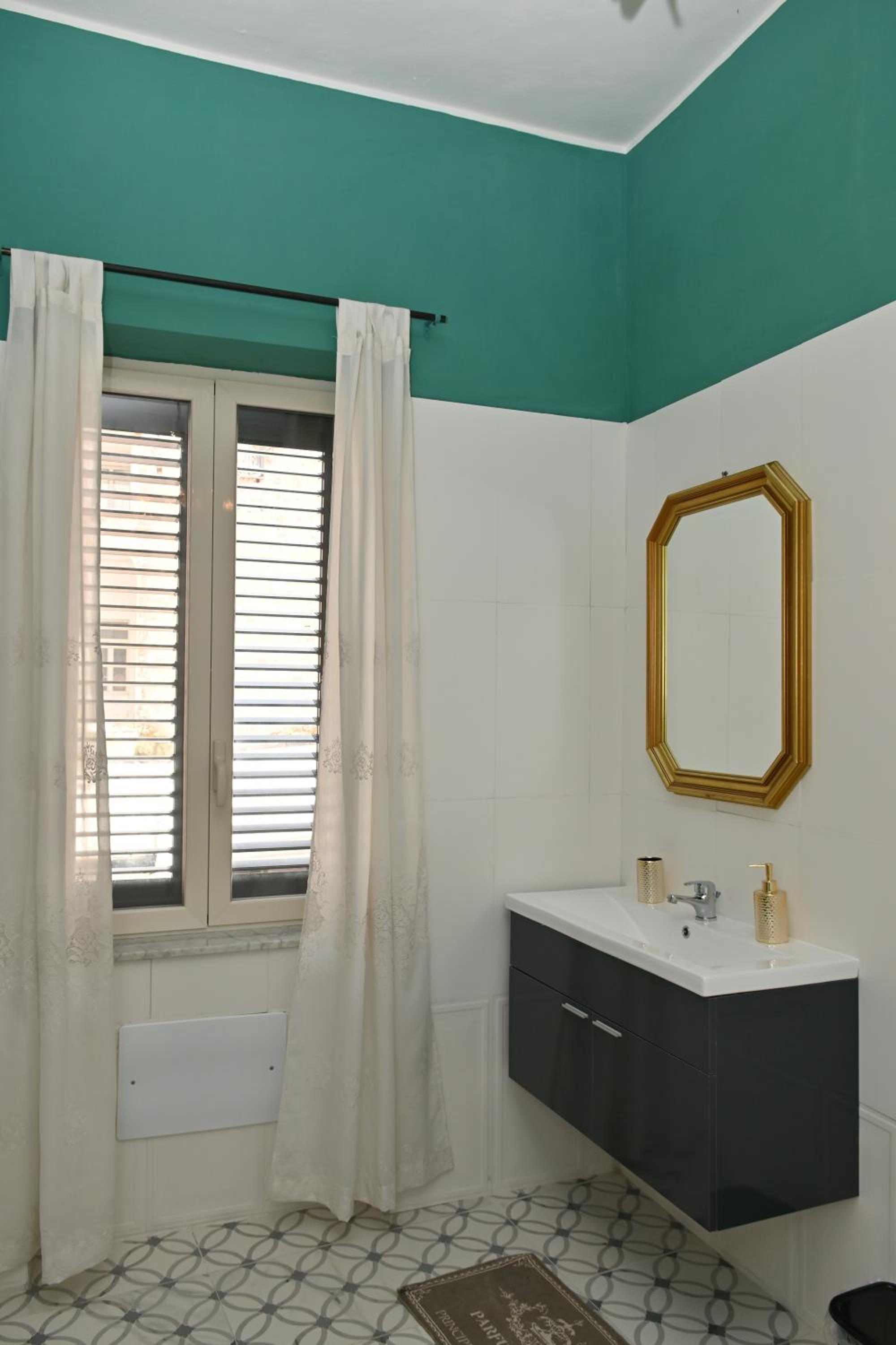 Double Room with Spa Bath photo 3