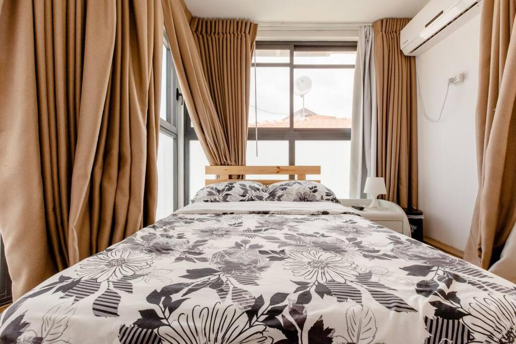 Double Room with Pool View - Photo 21