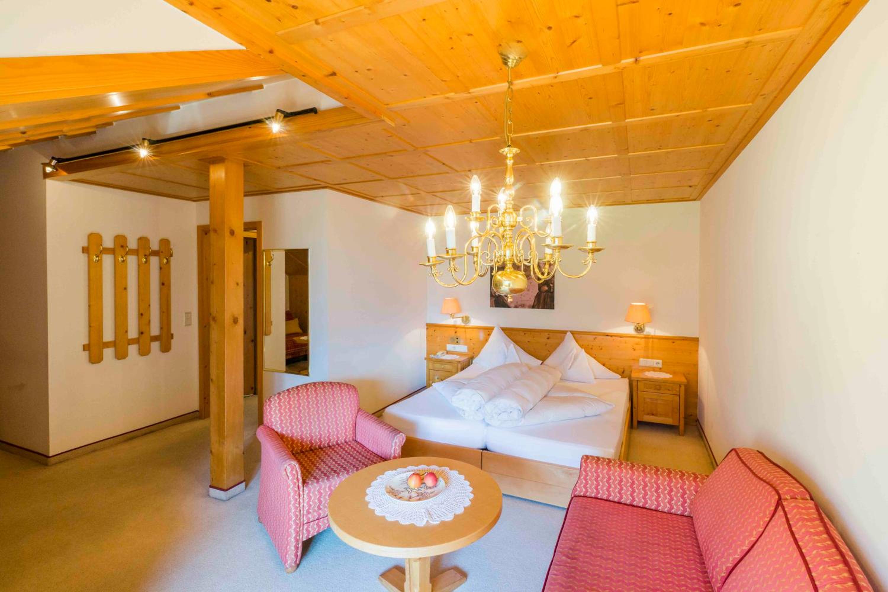 Large Double Room - Photo 2