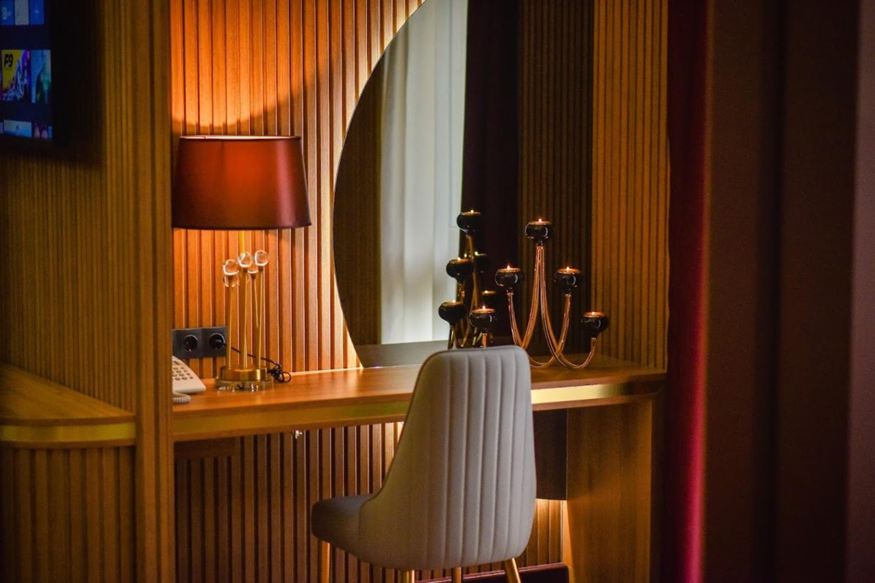 One-Bedroom Apartment - 2nd Floor with Free Spa Access - Photo 1