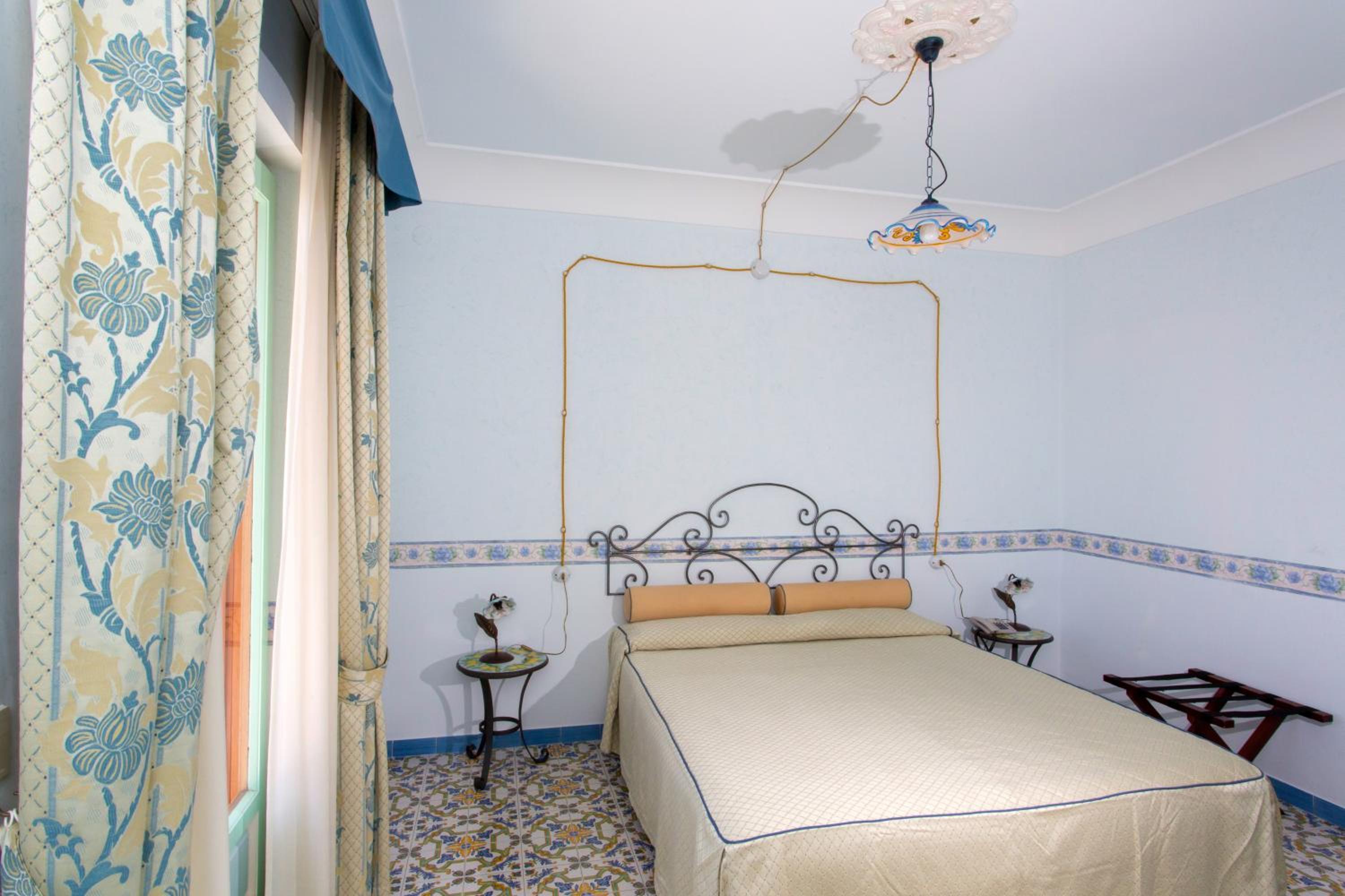 Double Room with Spa Bath photo 2