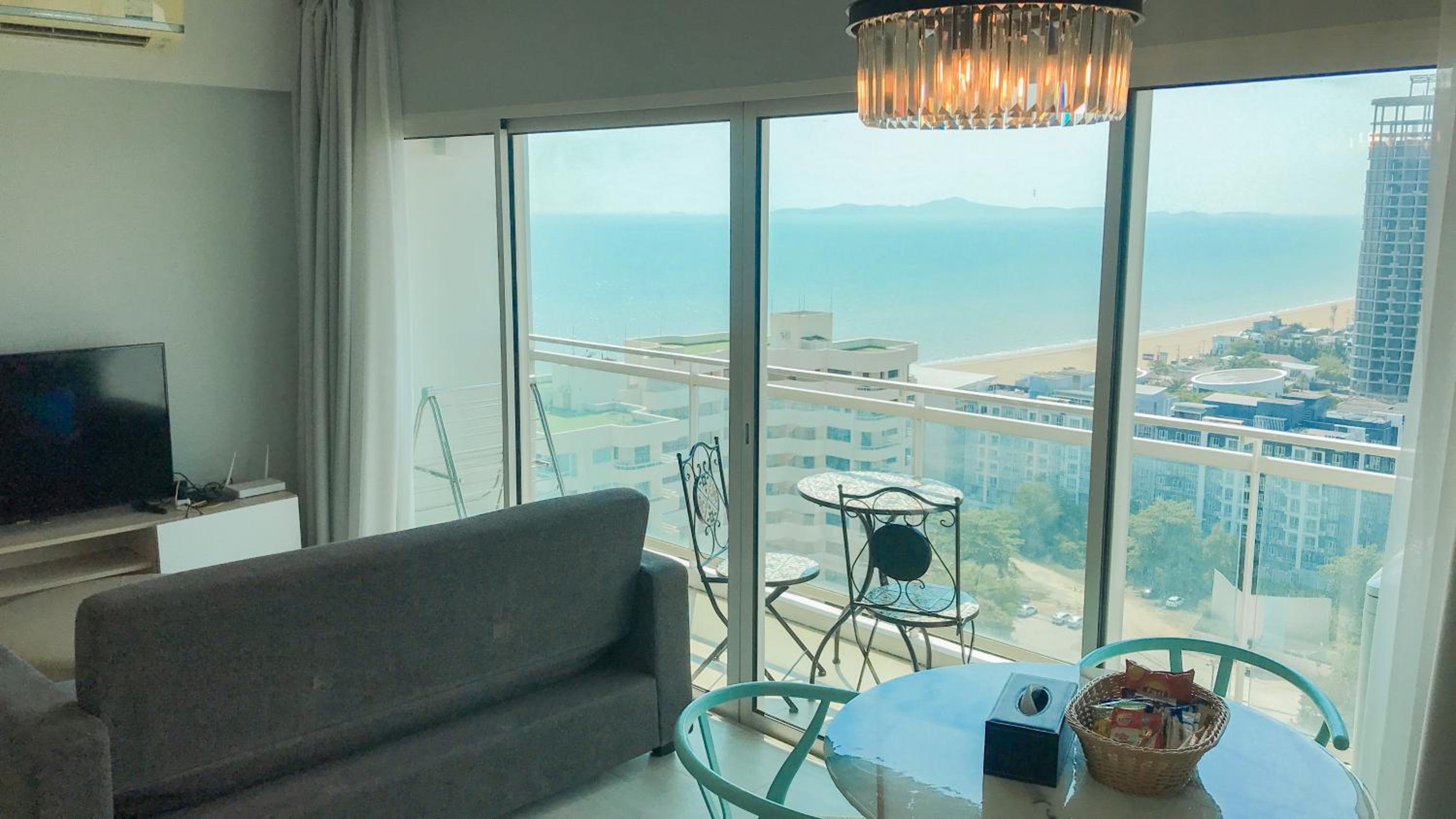 Apartment with Sea View - Photo 6