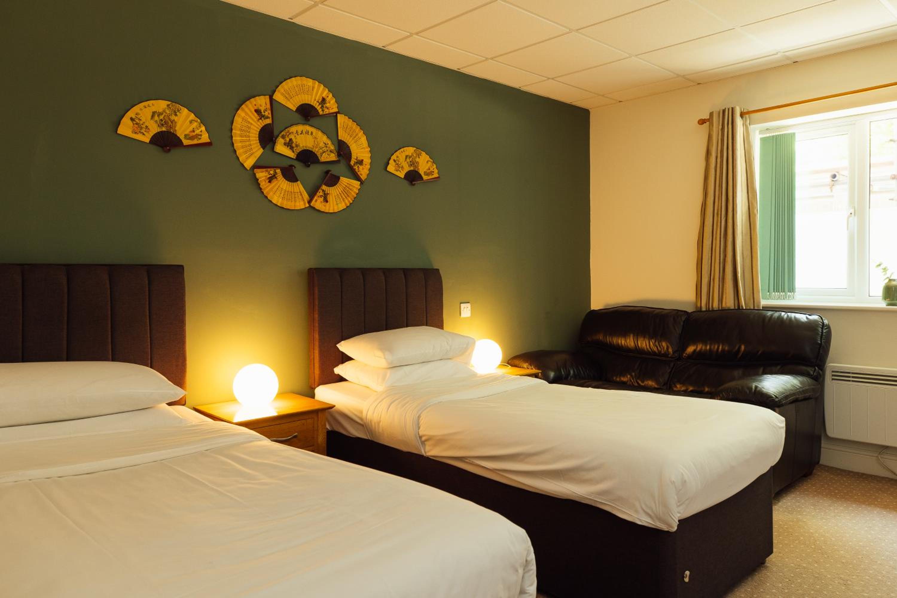 Twin Room - Photo 3