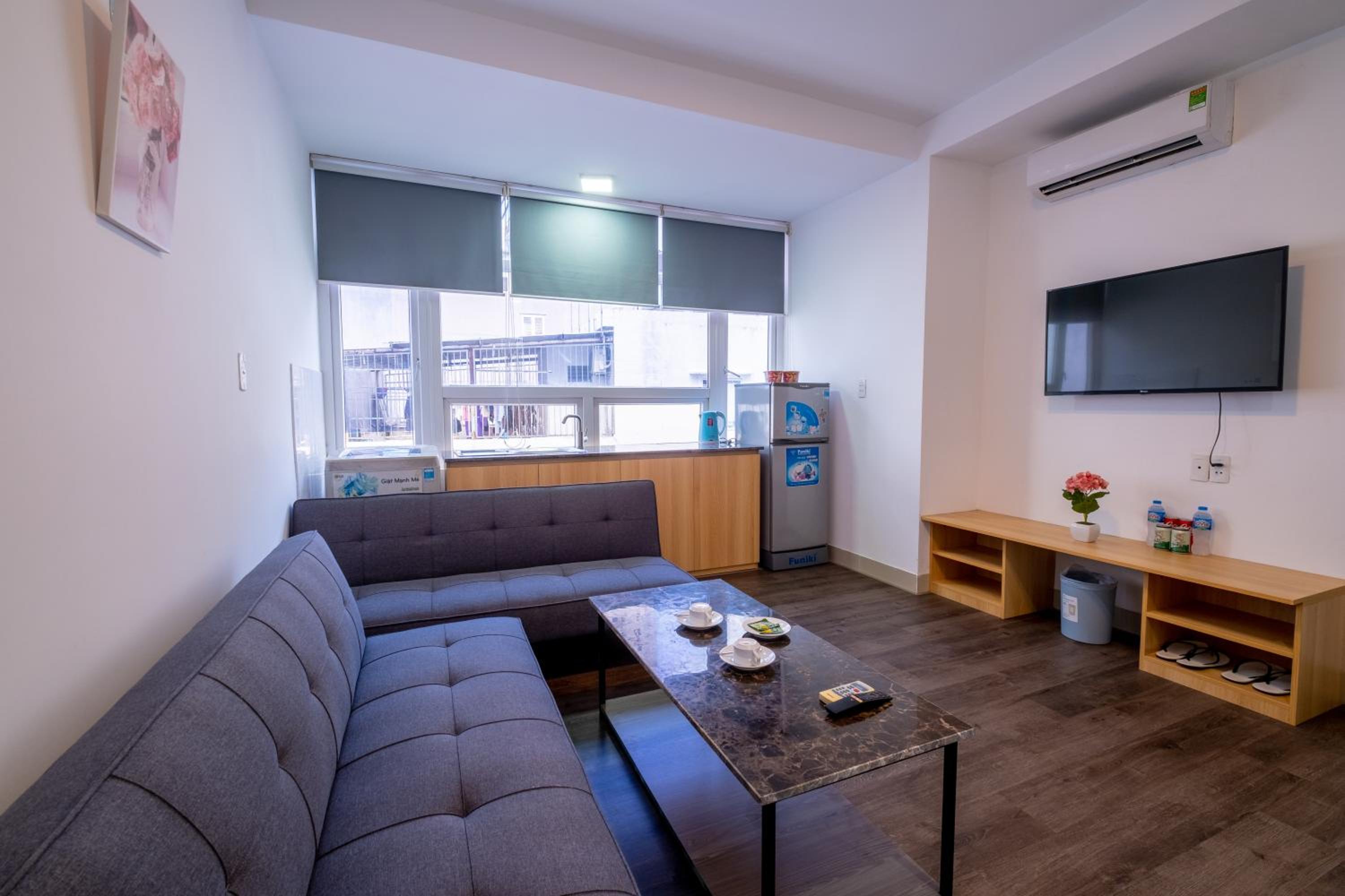One-Bedroom Apartment - Photo 12