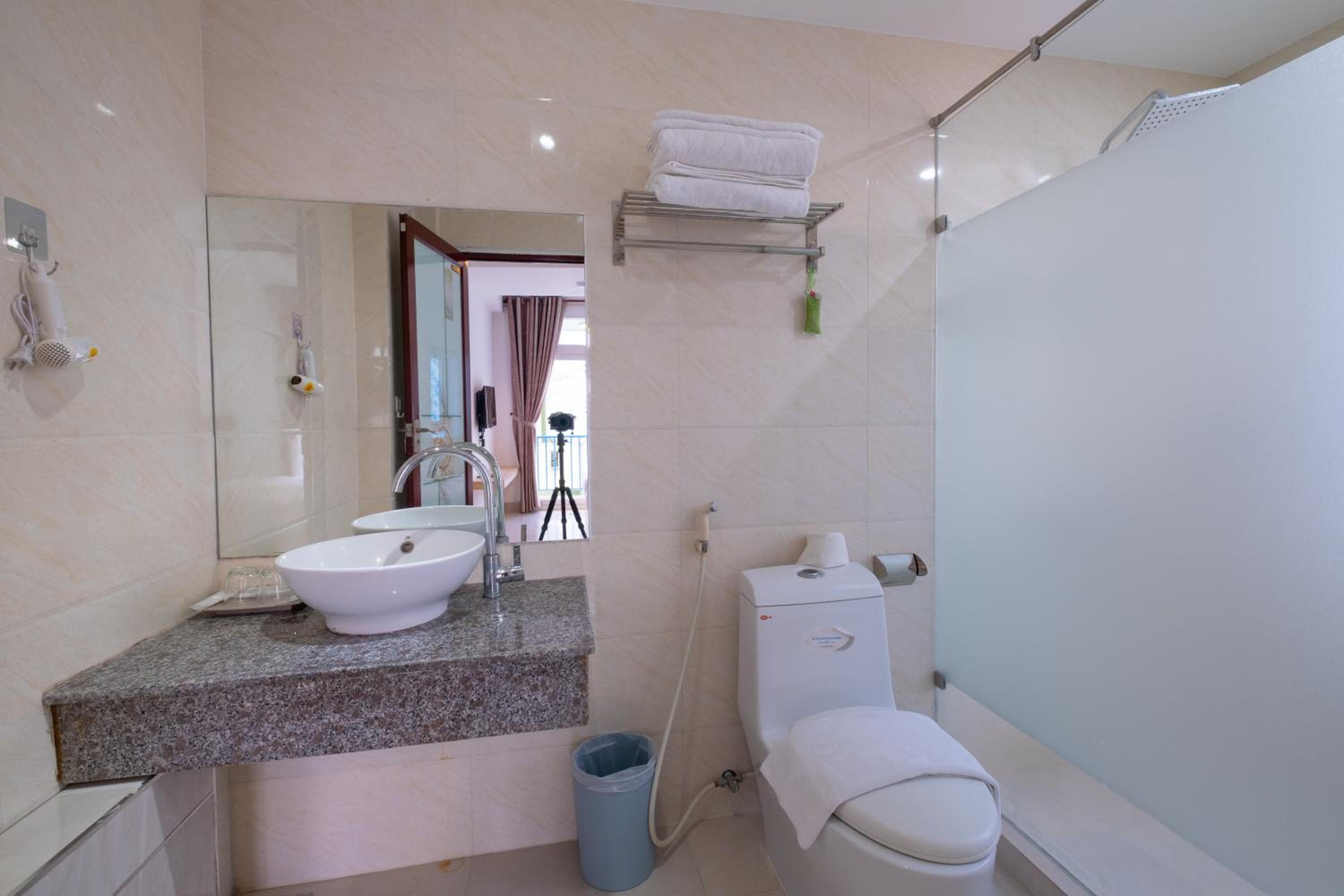 One-Bedroom Apartment - Photo 14