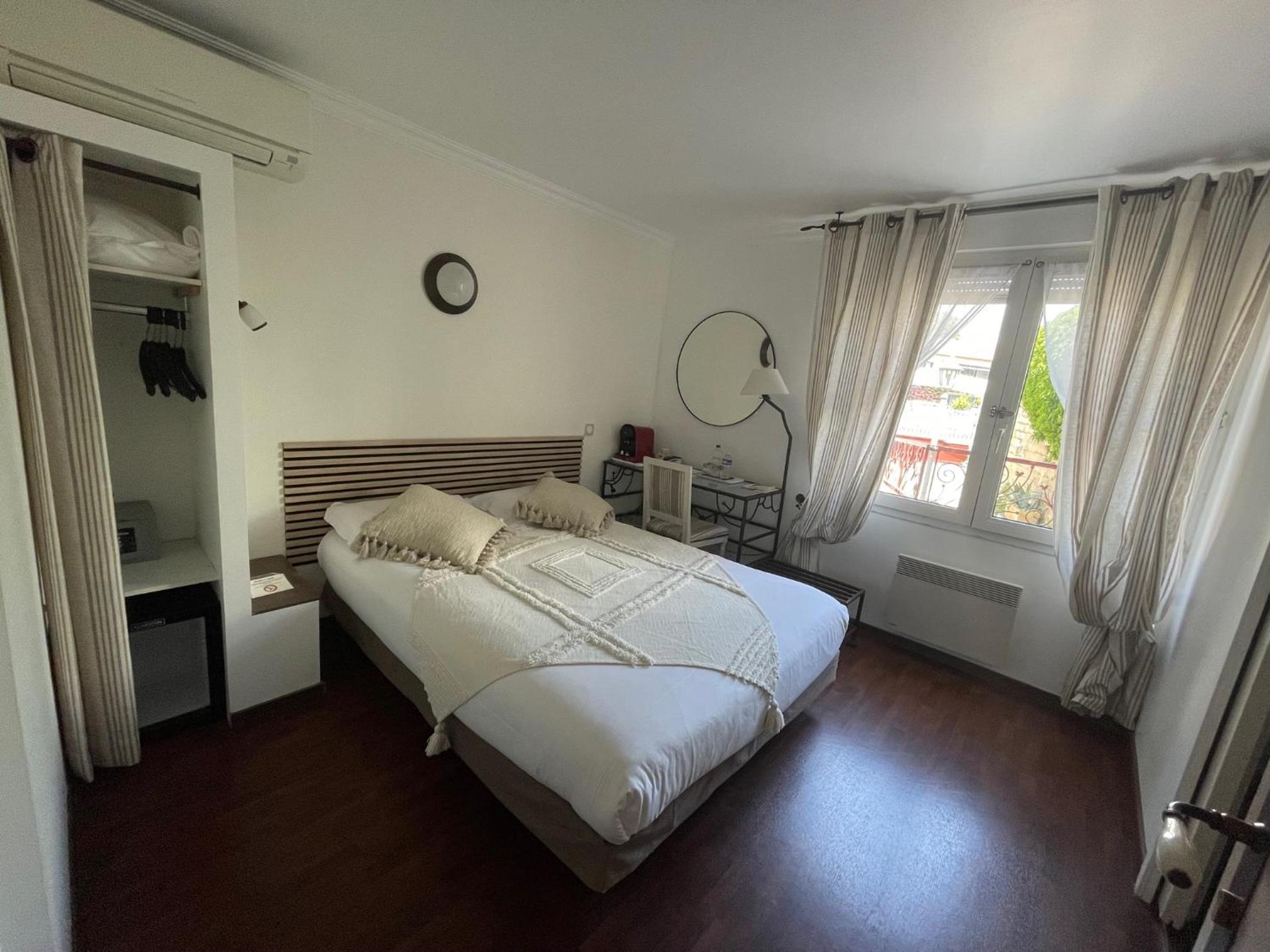Standard Double Room - Photo 5