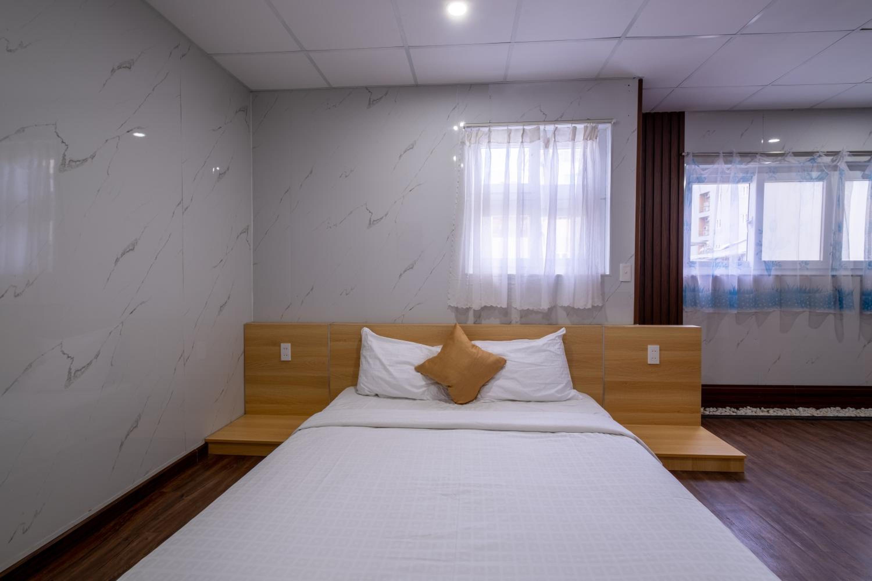 One-Bedroom Apartment - Photo 9