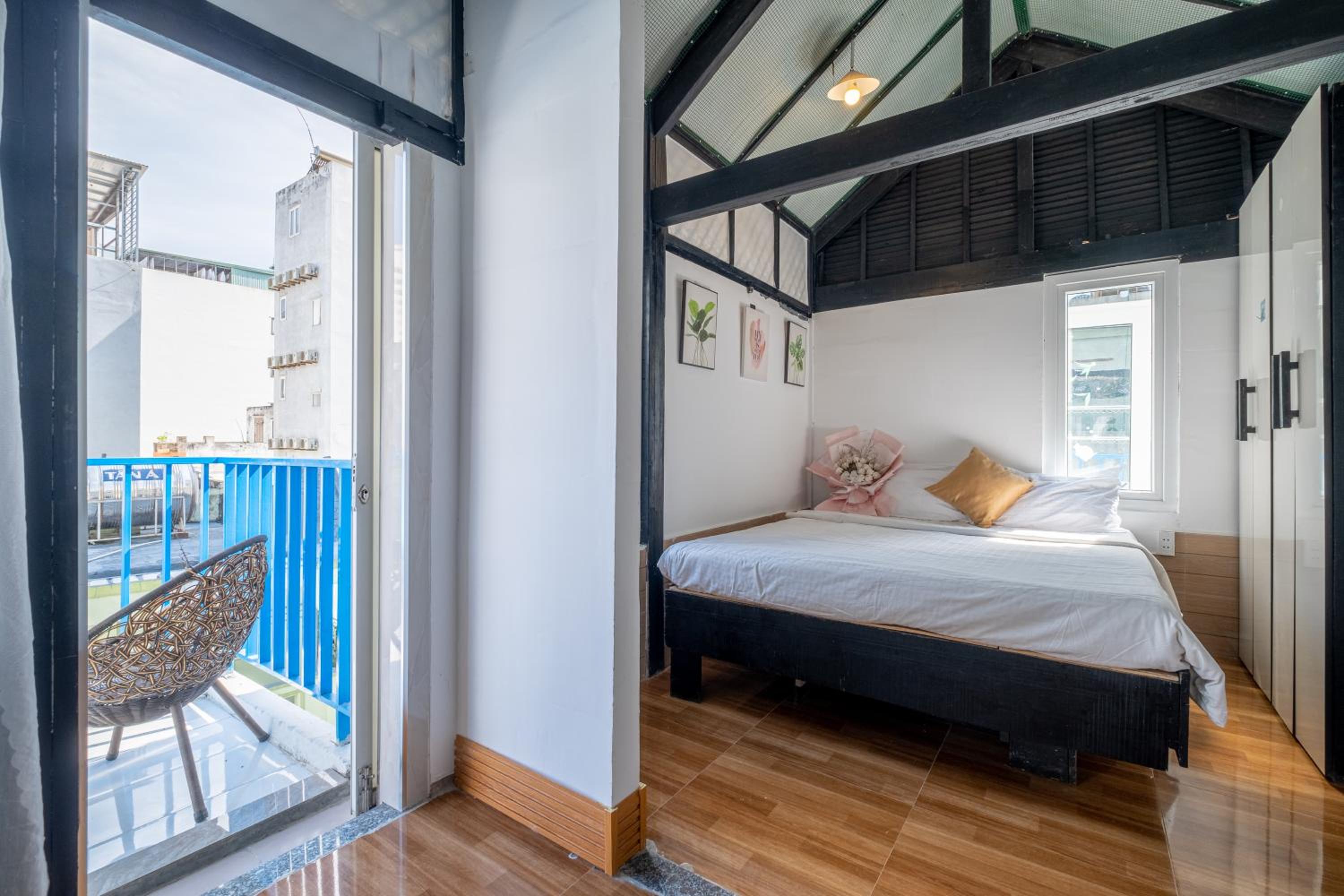 One-Bedroom Apartment - Photo 8
