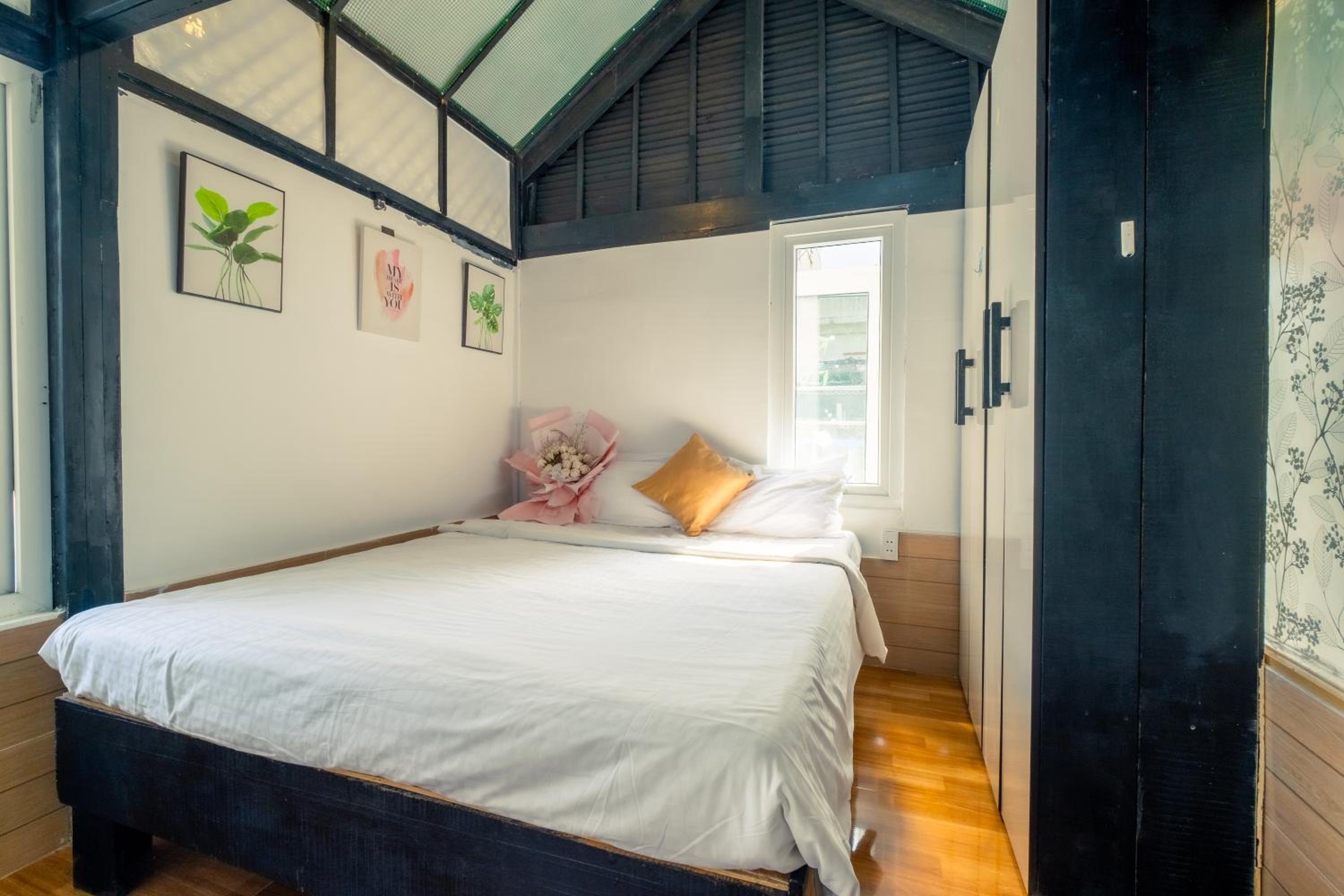 One-Bedroom Apartment - Photo 6