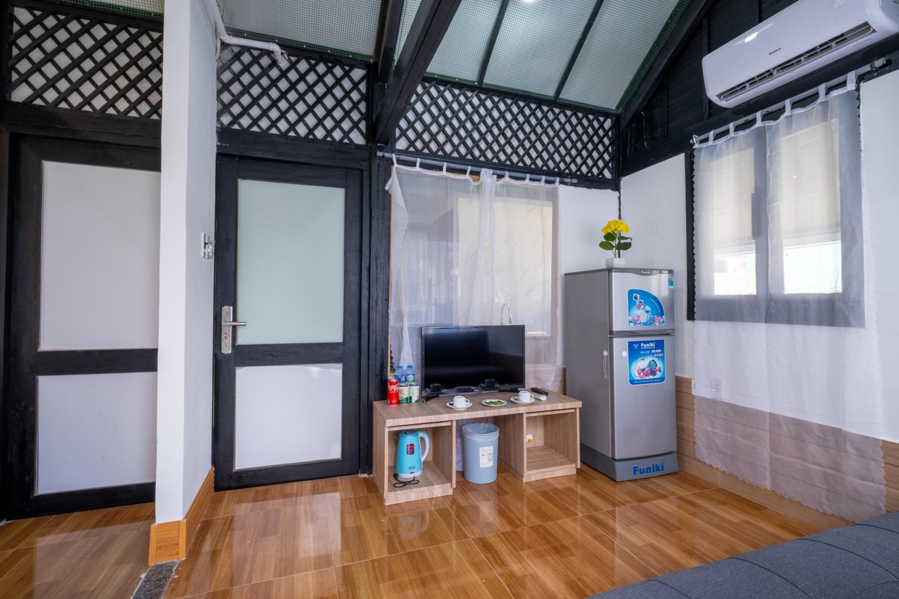 One-Bedroom Apartment - Photo 3