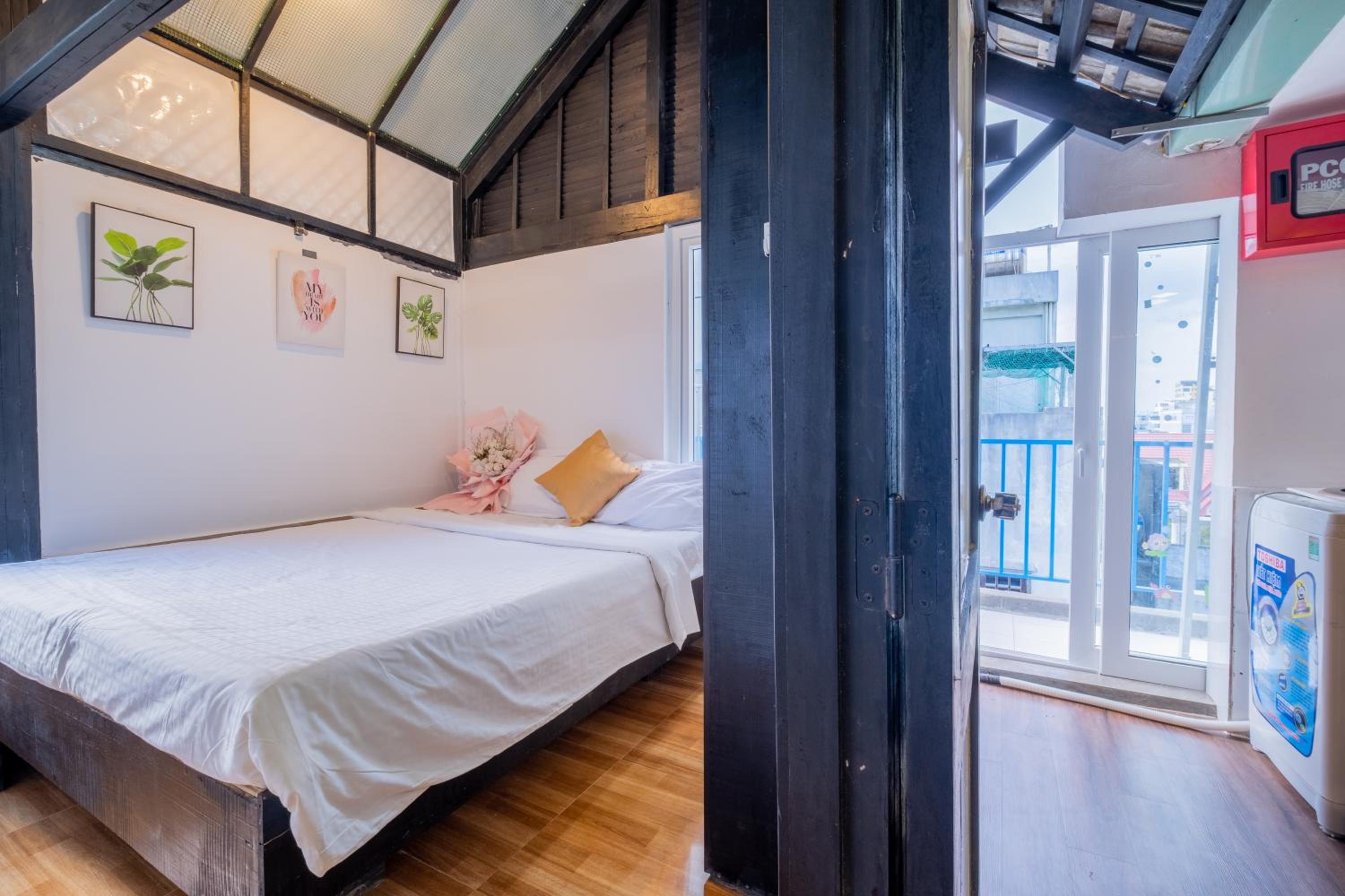 One-Bedroom Apartment - Photo 7