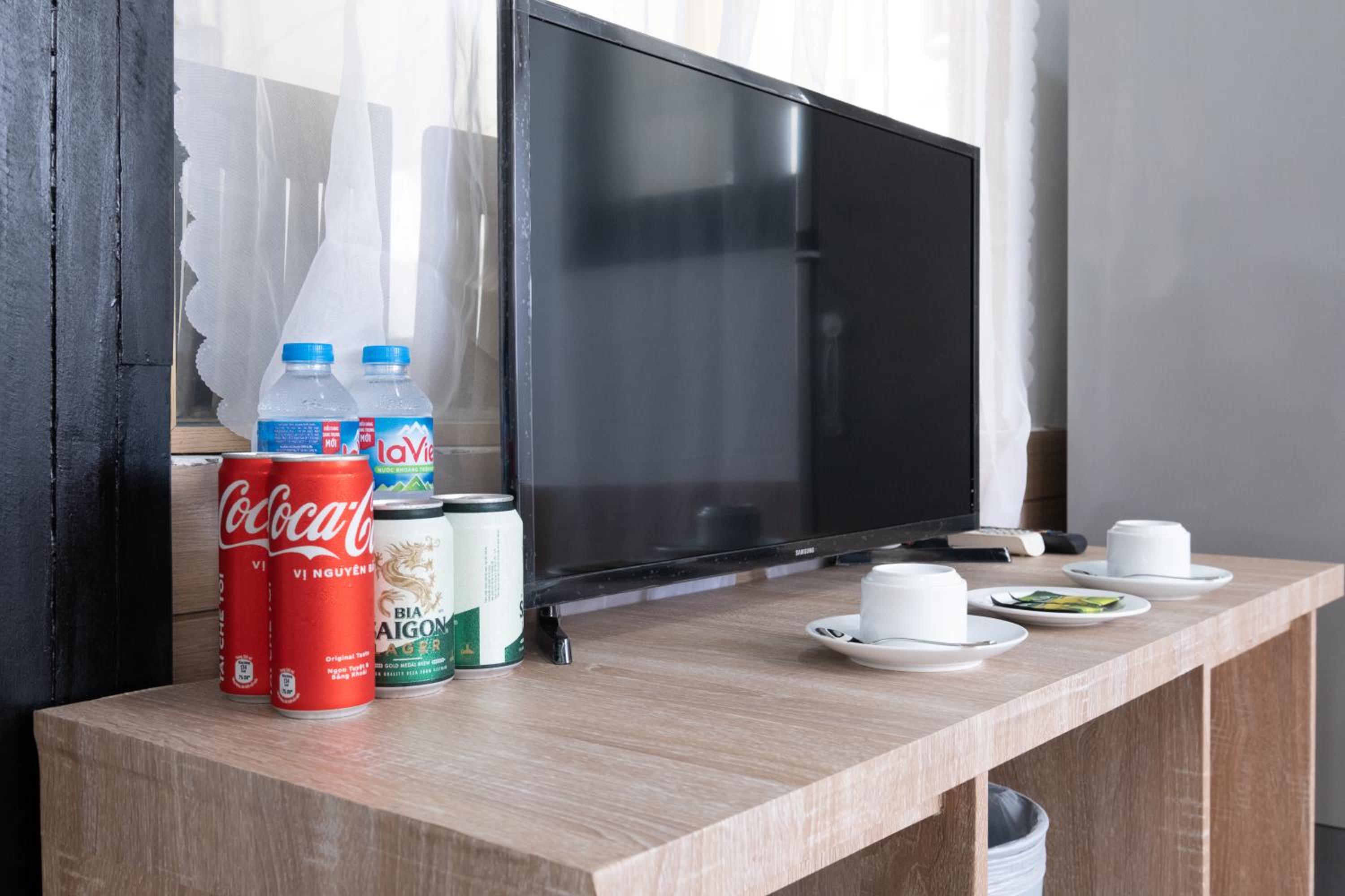 One-Bedroom Apartment - Photo 2