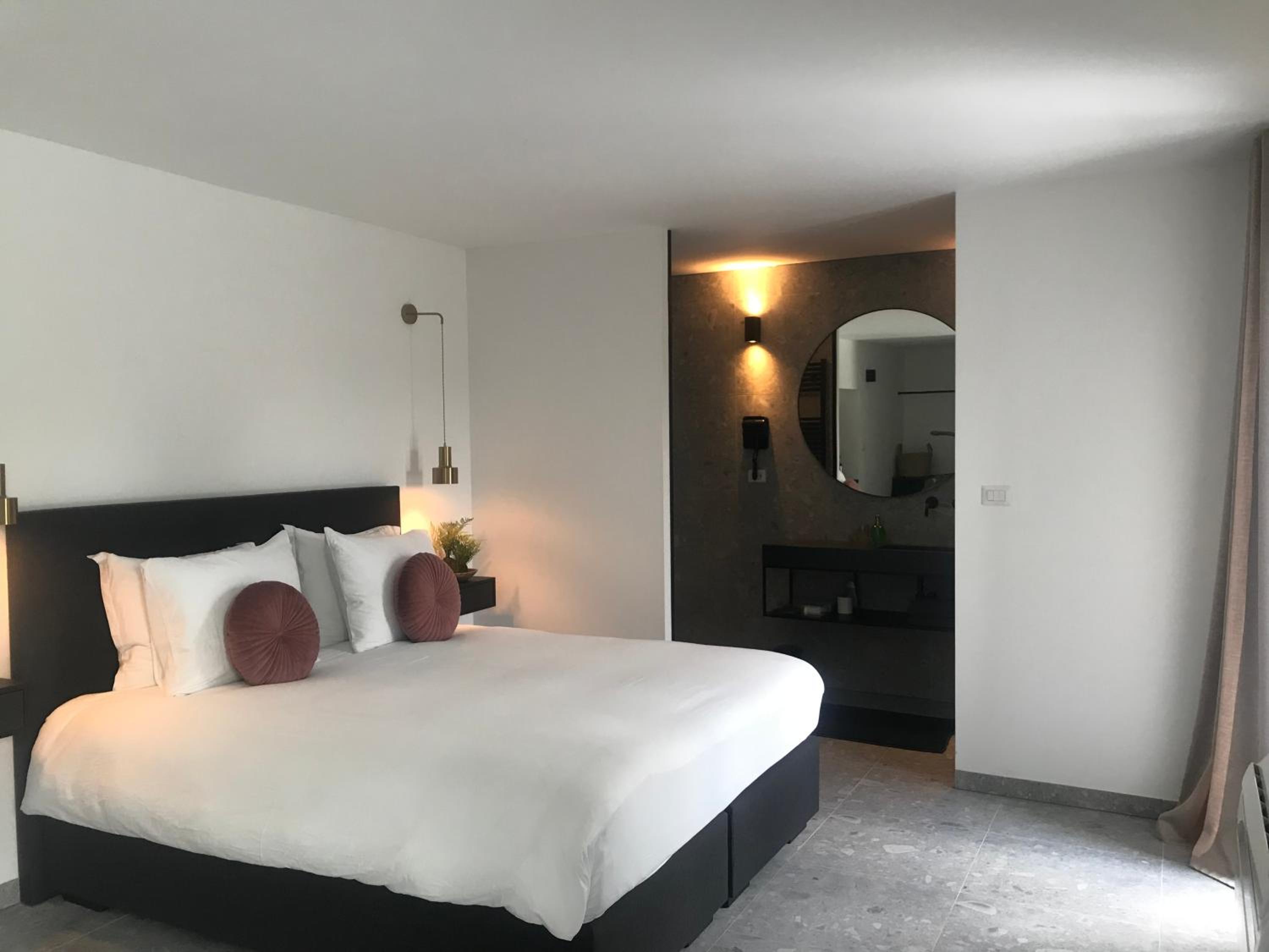 Deluxe Double Room with Balcony photo 1