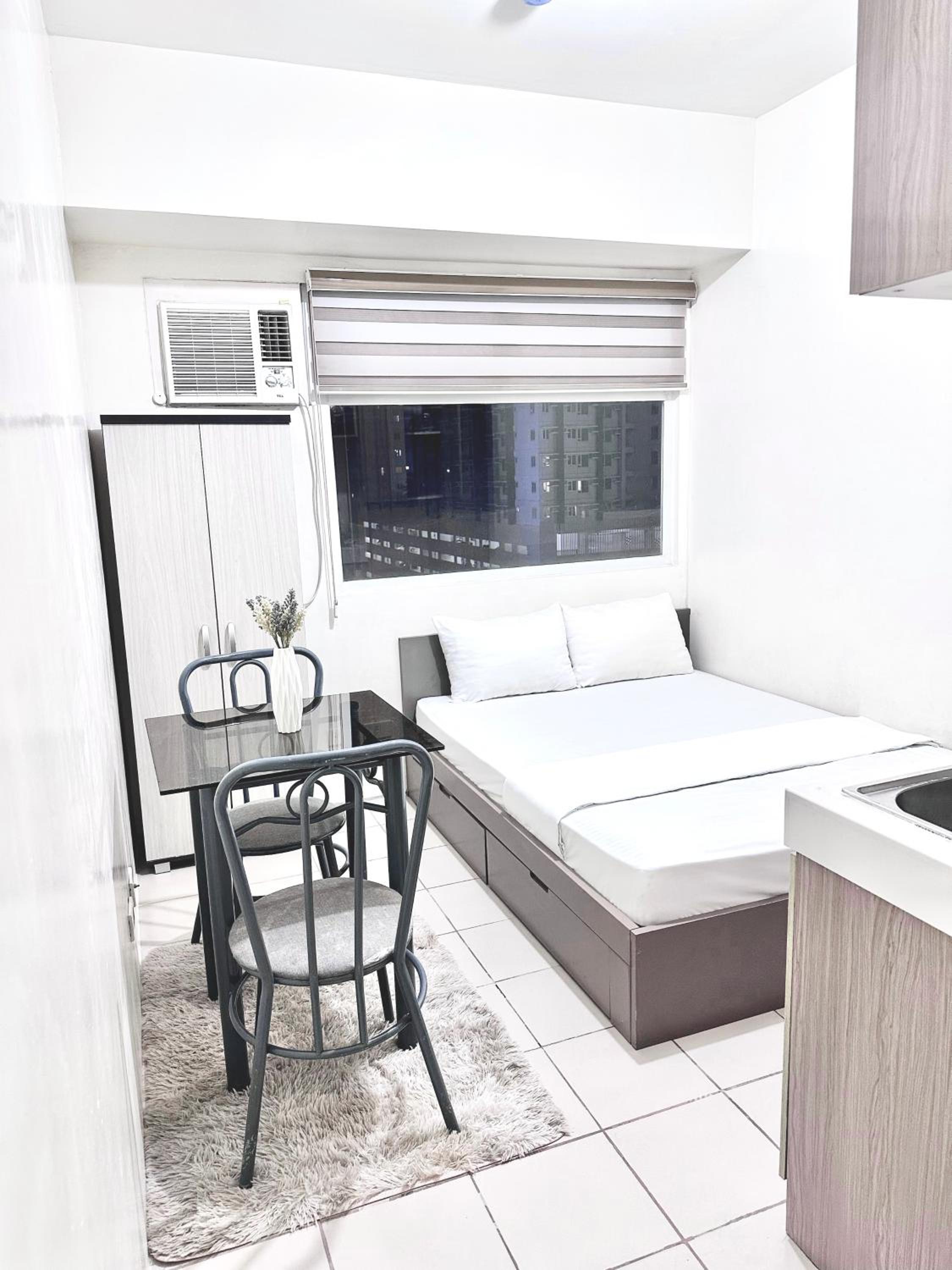 One-Bedroom Apartment - Photo 1