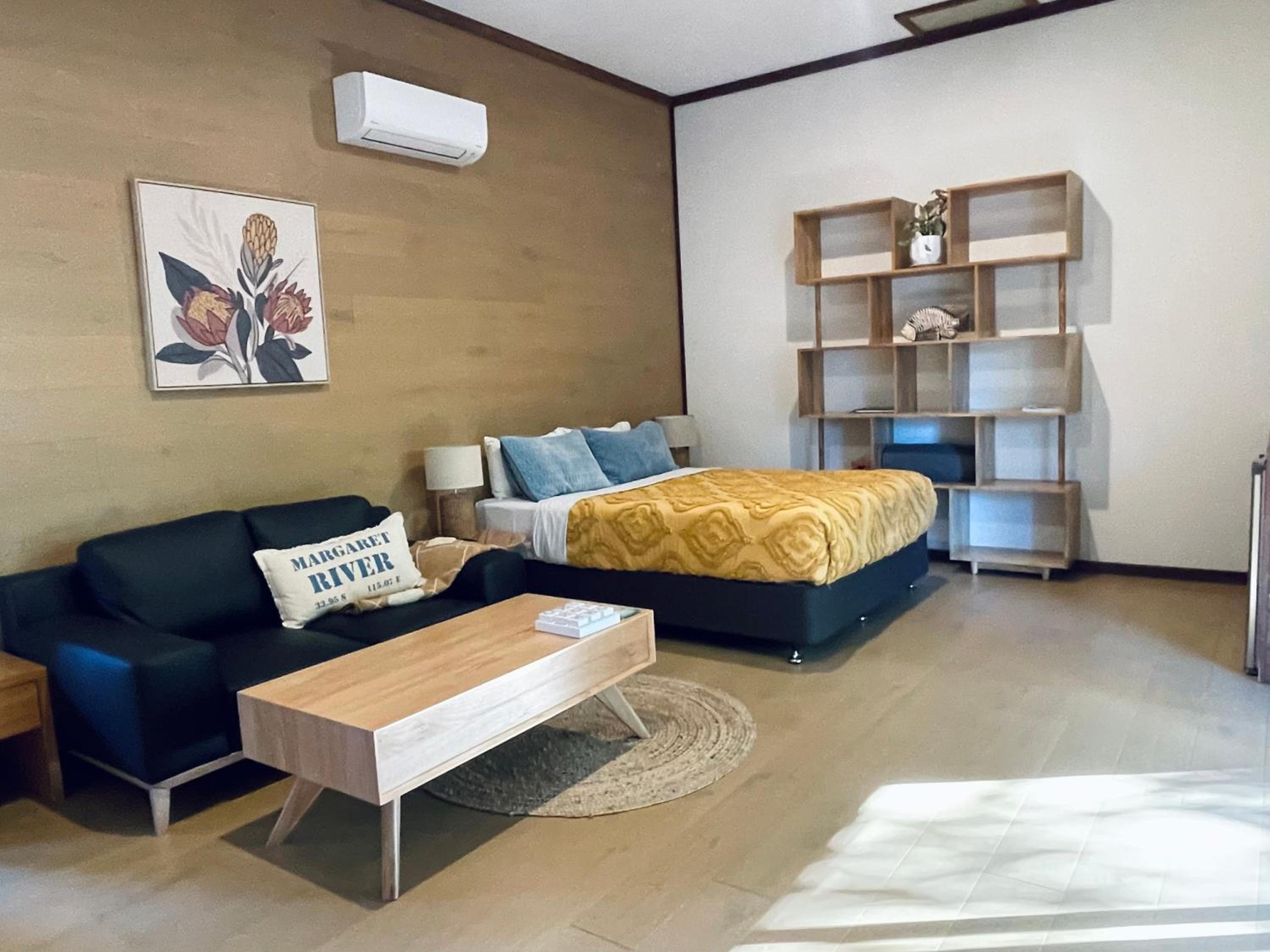 Queen Honeymoon Room