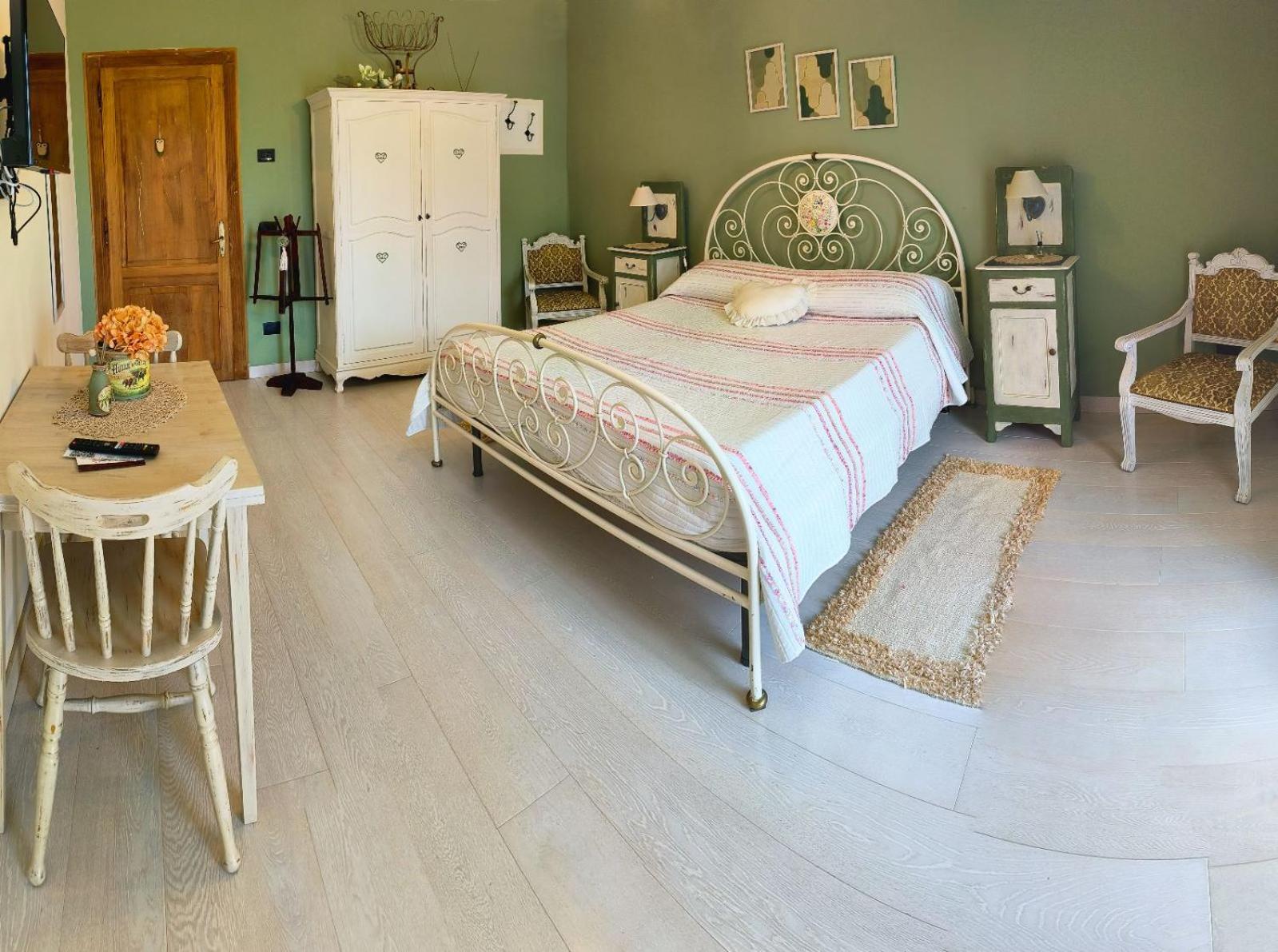 Standard Double Room - Photo 2